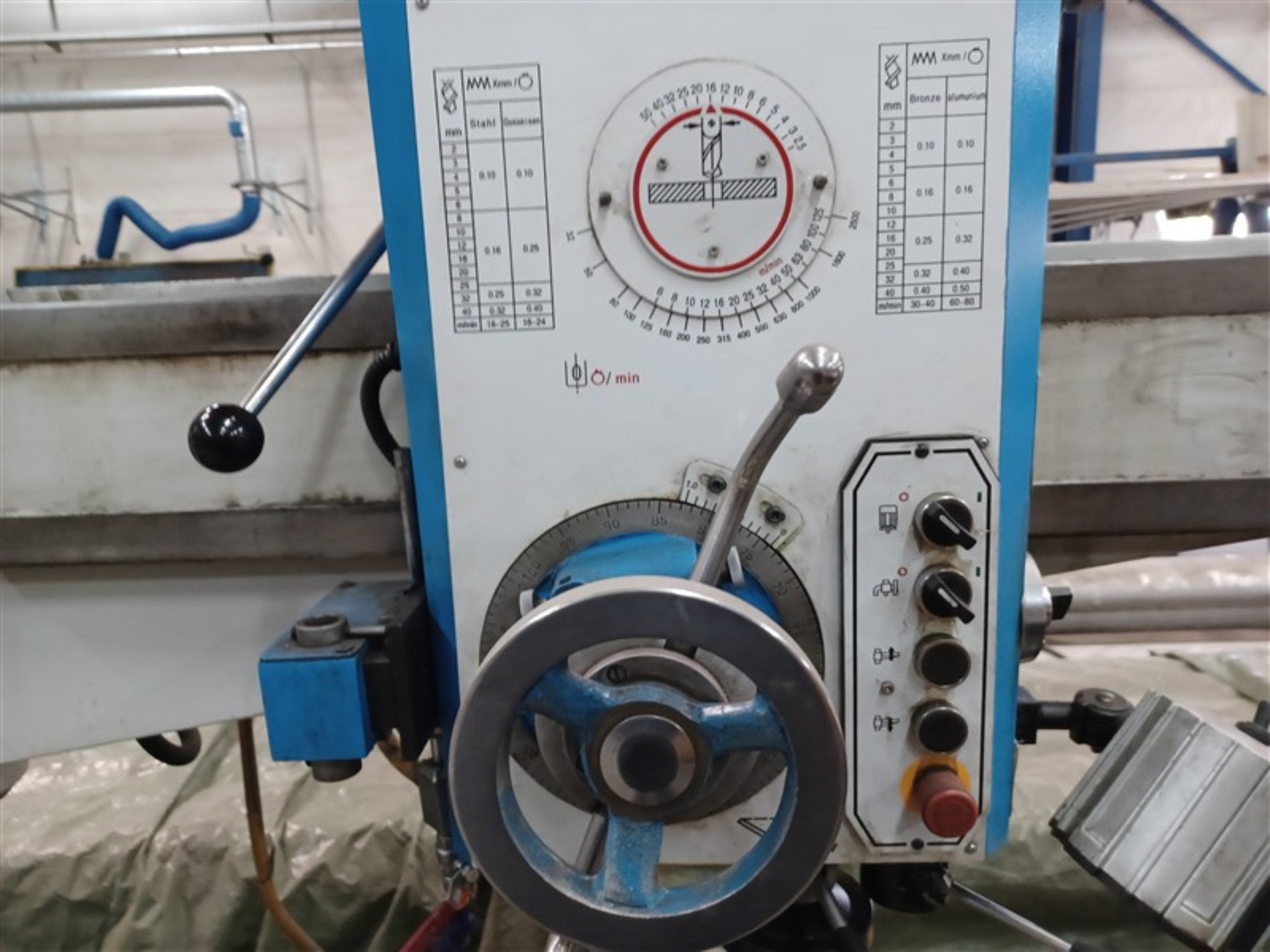 Dobrze utrzymany sprzęt warsztatowy i maszyny dawnej firmy Hülsenbusch Apparatebau-3