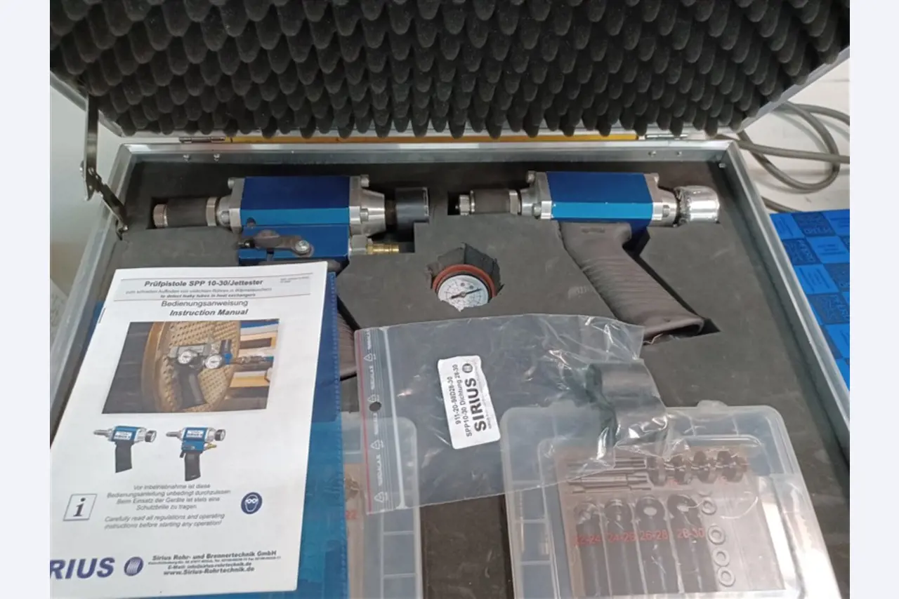 un équipement d'atelier bien entretenu ainsi que des machines de la société Hülsenbusch Apparatebau-1