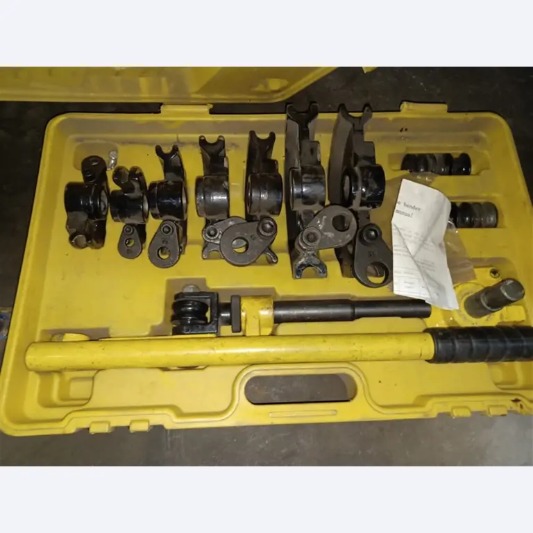 un équipement d'atelier bien entretenu ainsi que des machines de la société Hülsenbusch Apparatebau-1