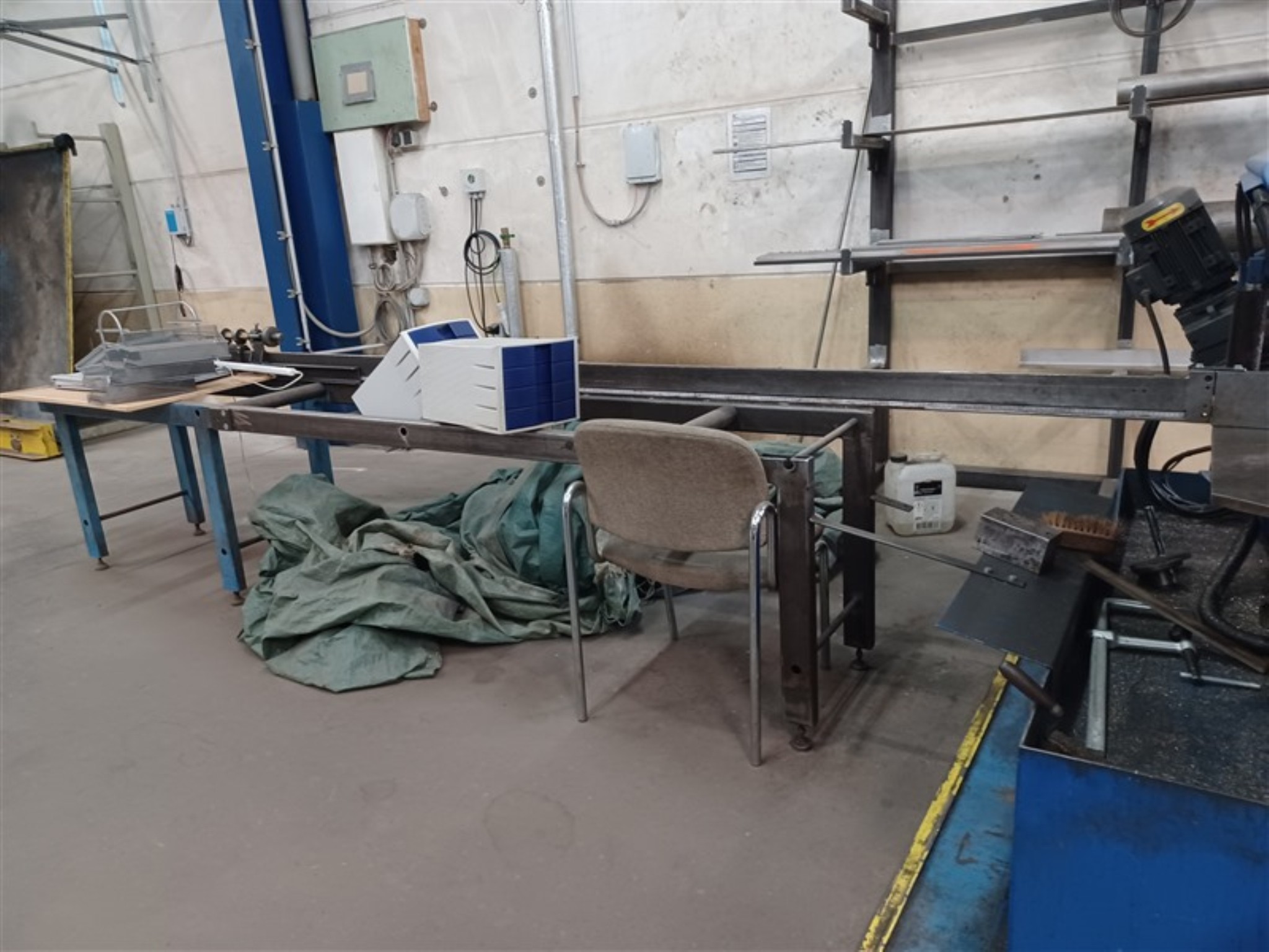 Dobrze utrzymany sprzęt warsztatowy i maszyny dawnej firmy Hülsenbusch Apparatebau-5