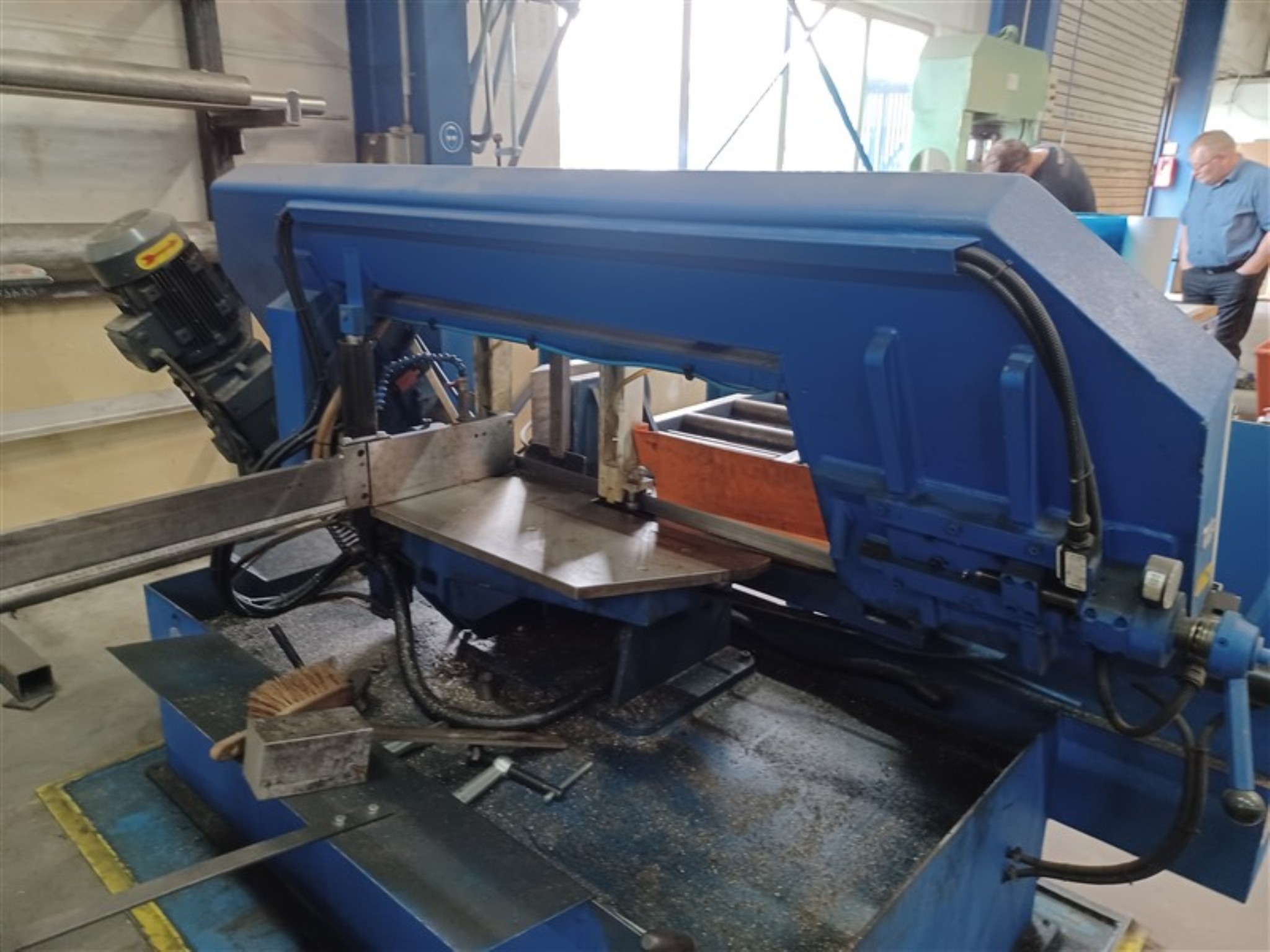 Dobrze utrzymany sprzęt warsztatowy i maszyny dawnej firmy Hülsenbusch Apparatebau-6