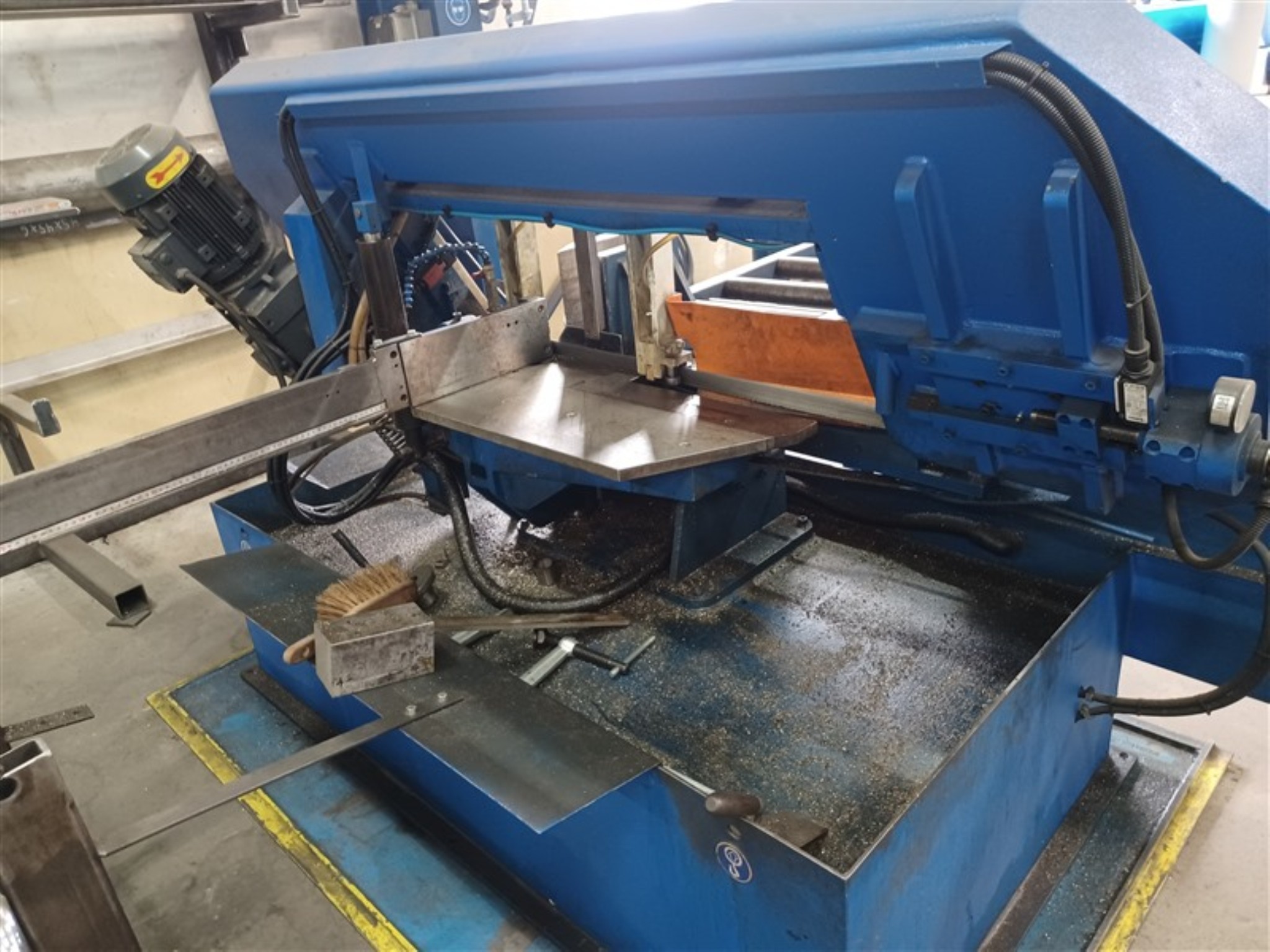 Dobrze utrzymany sprzęt warsztatowy i maszyny dawnej firmy Hülsenbusch Apparatebau-7