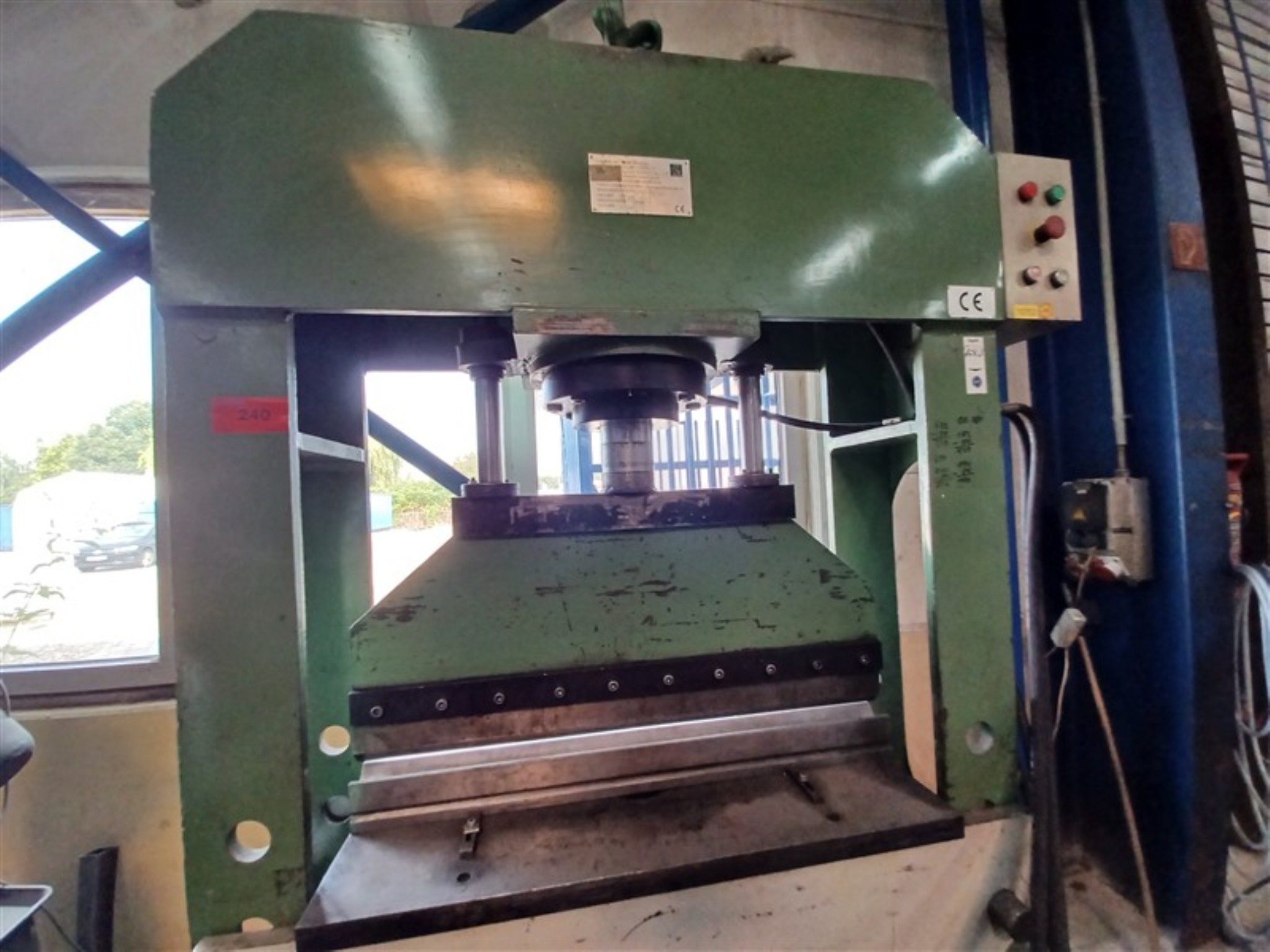 Equipement d'atelier bien entretenu et machines de l'ancienne société Hülsenbusch Apparatebau-3