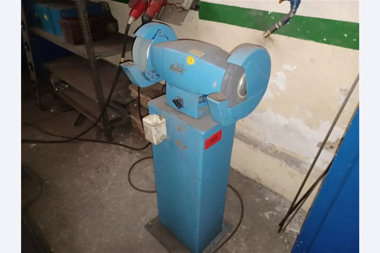 Equipement d'atelier bien entretenu et machines de l'ancienne société Hülsenbusch Apparatebau-1