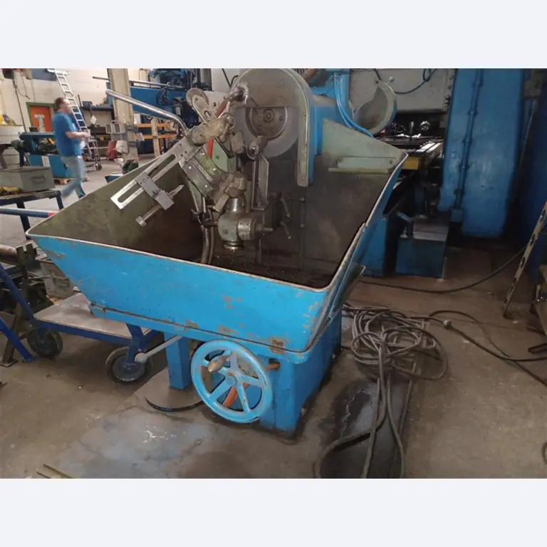 Equipement d'atelier bien entretenu et machines de l'ancienne société Hülsenbusch Apparatebau-3