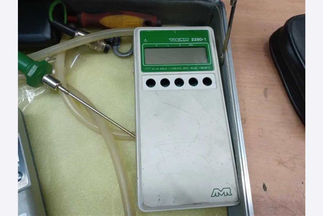 Goed onderhouden werkplaatsapparatuur en machines van het voormalige bedrijf Hülsenbusch Apparatebau-6