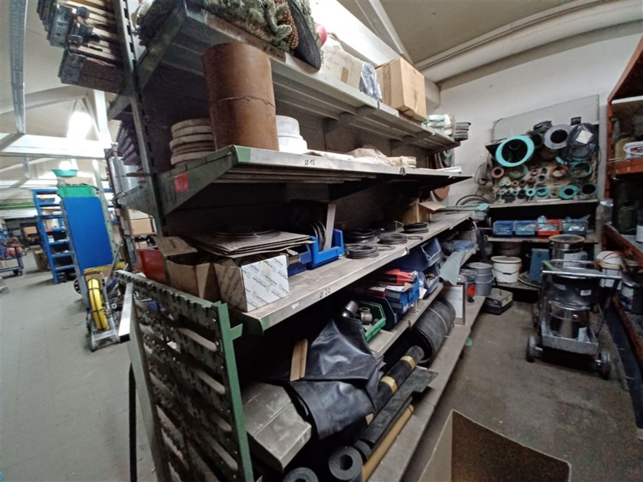 Equipement d'atelier bien entretenu et machines de l'ancienne société Hülsenbusch Apparatebau-10