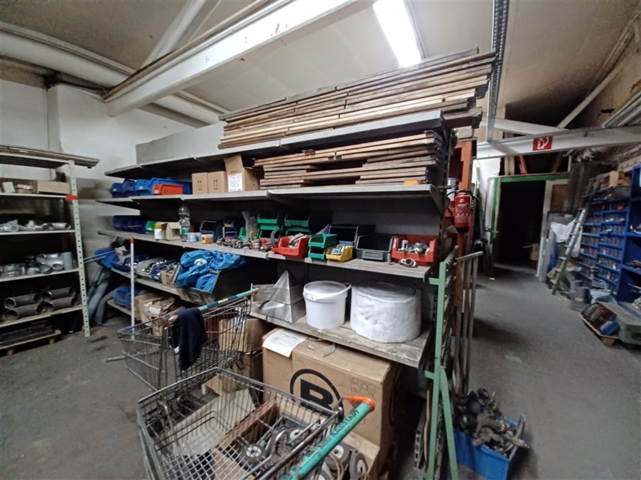 Equipement d'atelier bien entretenu et machines de l'ancienne société Hülsenbusch Apparatebau-11