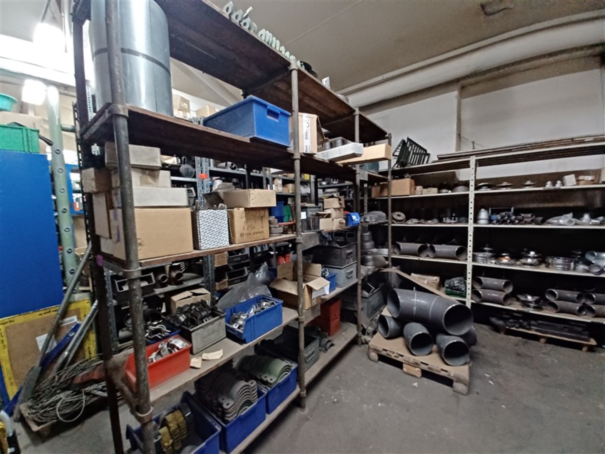 Equipement d'atelier bien entretenu et machines de l'ancienne société Hülsenbusch Apparatebau-13