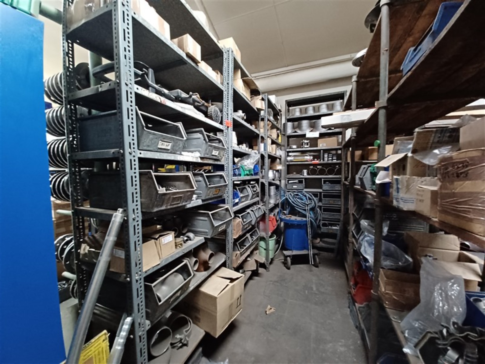 Equipement d'atelier bien entretenu et machines de l'ancienne société Hülsenbusch Apparatebau-14