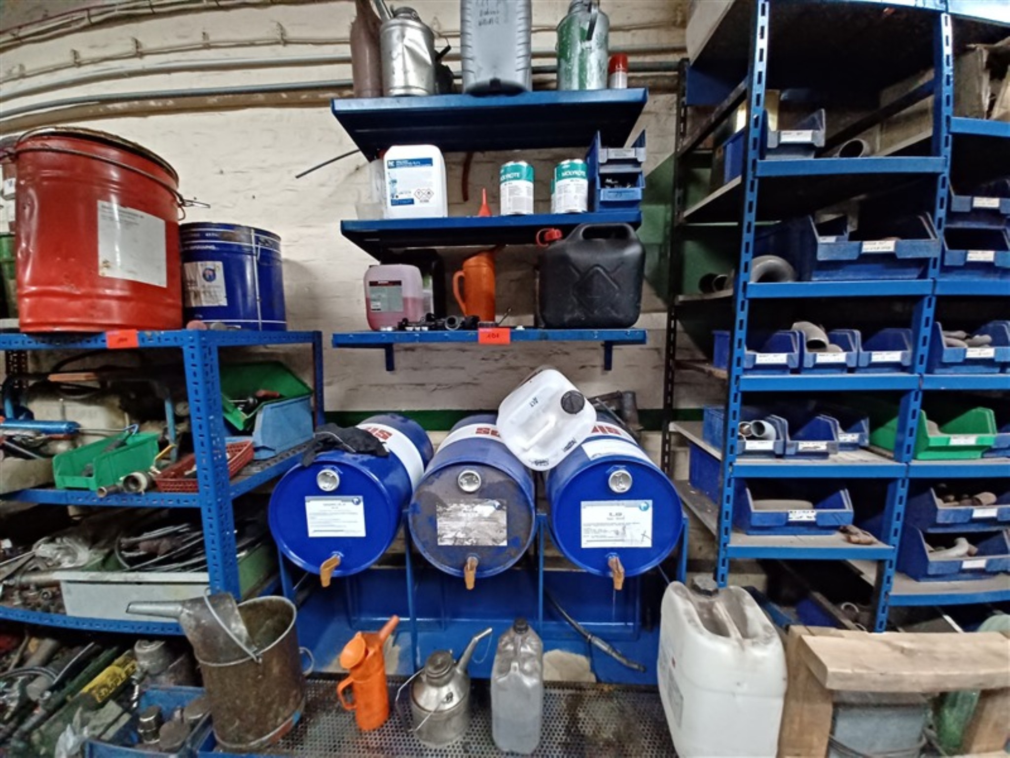 Equipement d'atelier bien entretenu et machines de l'ancienne société Hülsenbusch Apparatebau-17