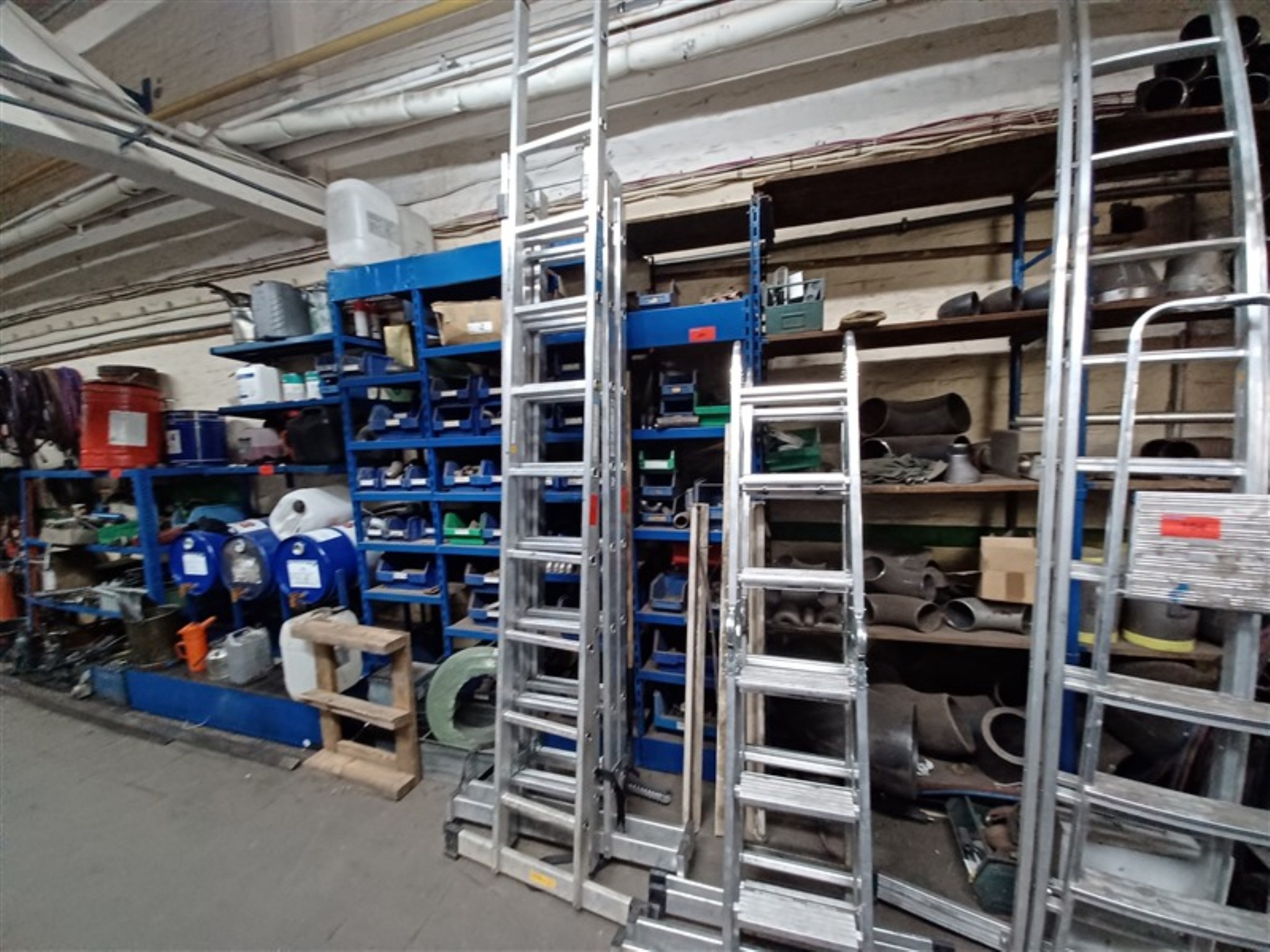 Equipement d'atelier bien entretenu et machines de l'ancienne société Hülsenbusch Apparatebau-18