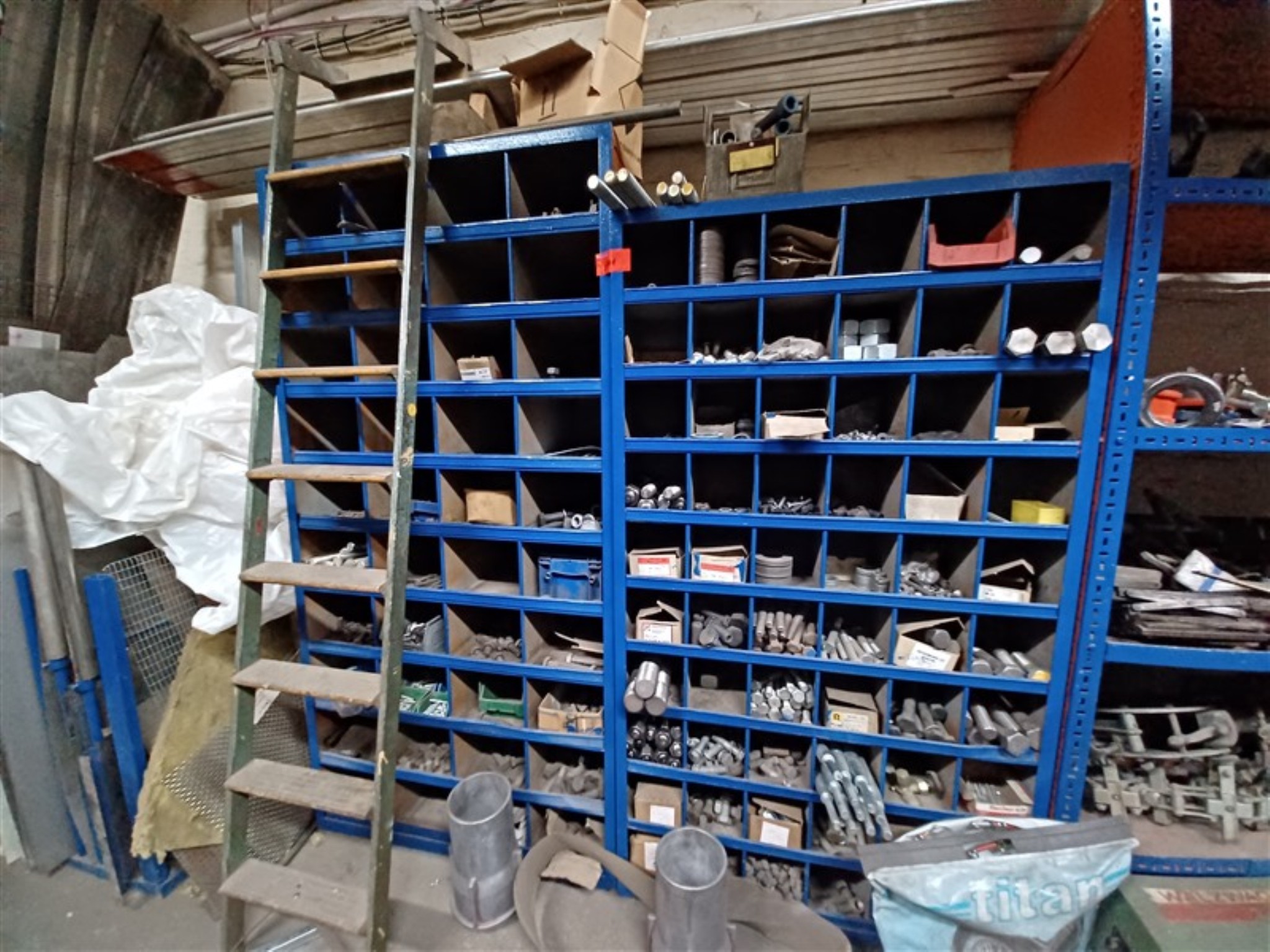 Equipement d'atelier bien entretenu et machines de l'ancienne société Hülsenbusch Apparatebau-7