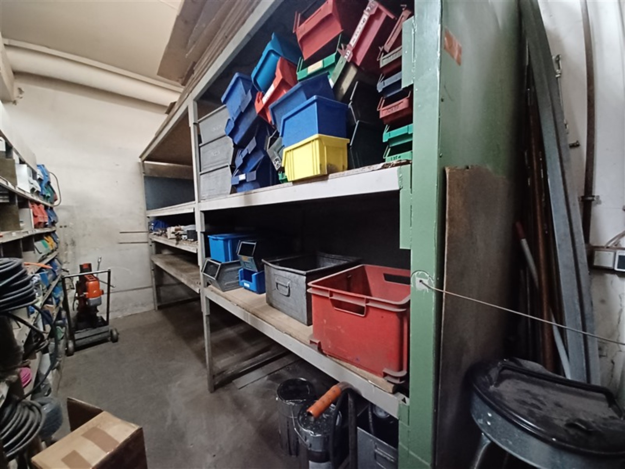 Equipement d'atelier bien entretenu et machines de l'ancienne société Hülsenbusch Apparatebau-8