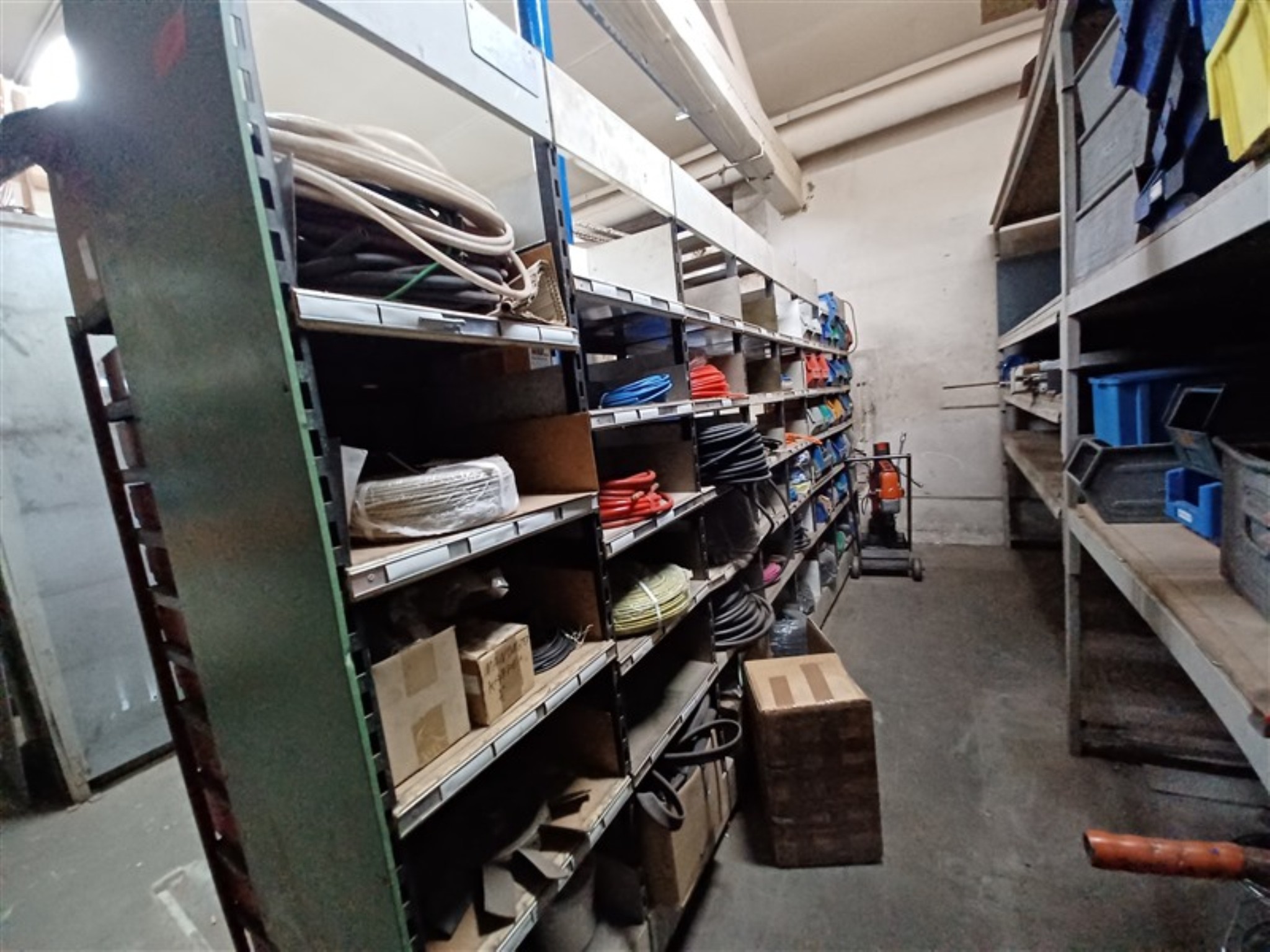 Equipement d'atelier bien entretenu et machines de l'ancienne société Hülsenbusch Apparatebau-9