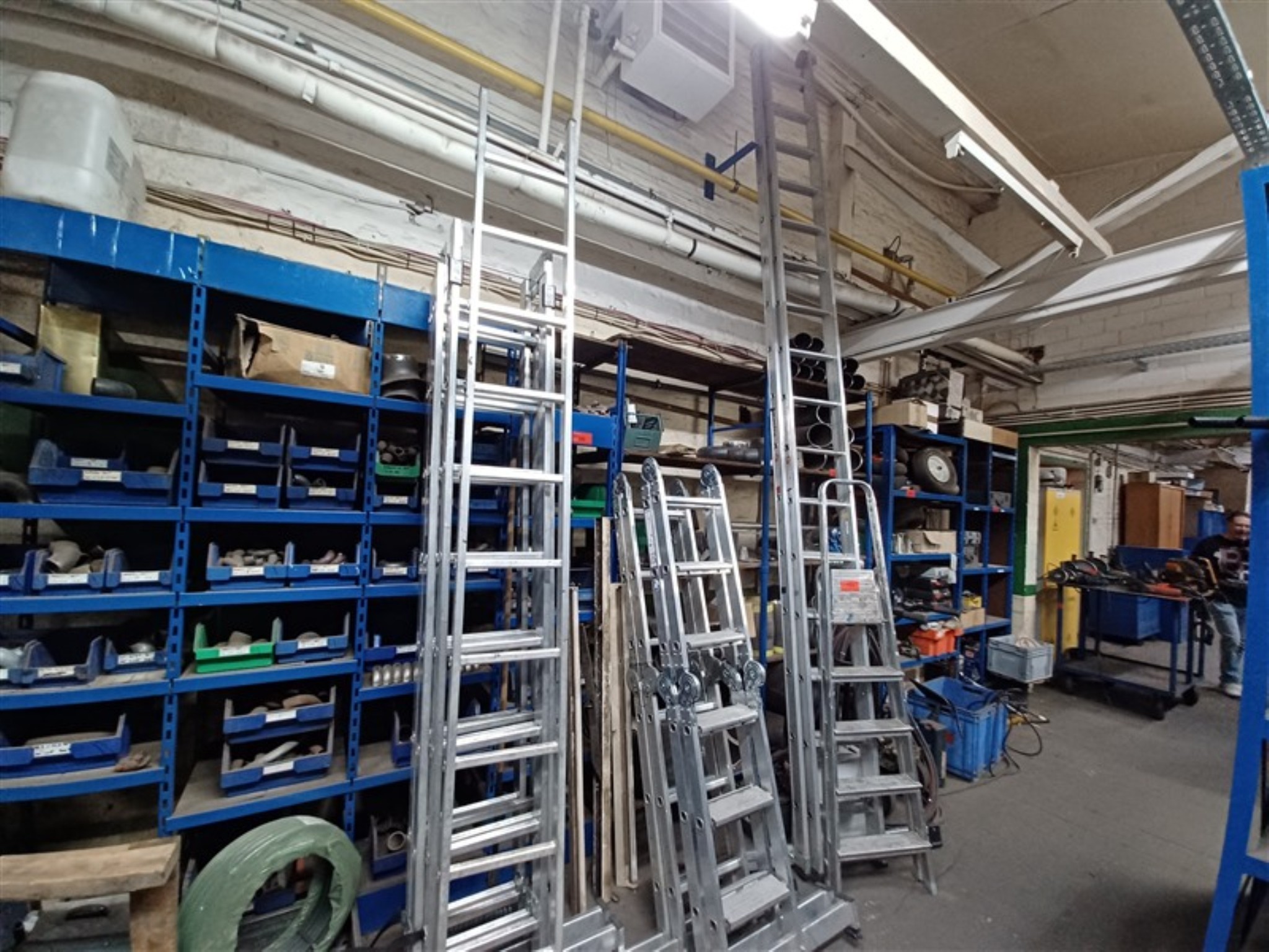 Dobro vzdrževana oprema in stroji iz delavnice nekdanjega podjetja Hülsenbusch Apparatebau-5