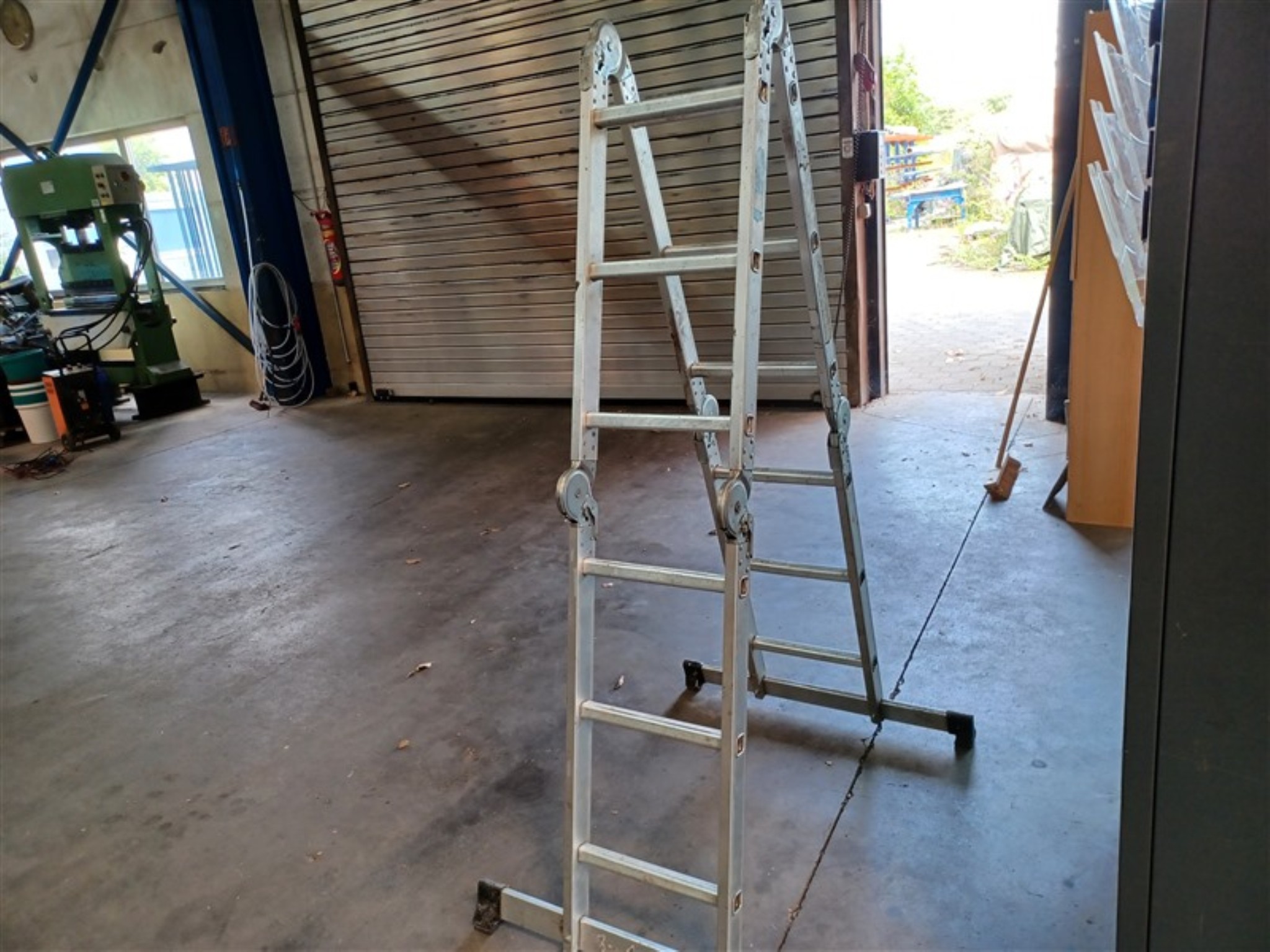 Dobro vzdrževana oprema in stroji iz delavnice nekdanjega podjetja Hülsenbusch Apparatebau-6