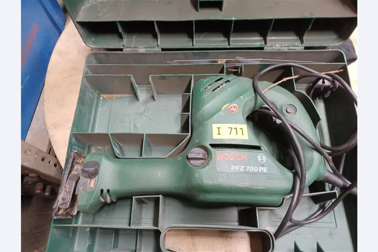 Dobrze utrzymany sprzęt warsztatowy i maszyny dawnej firmy Hülsenbusch Apparatebau-10