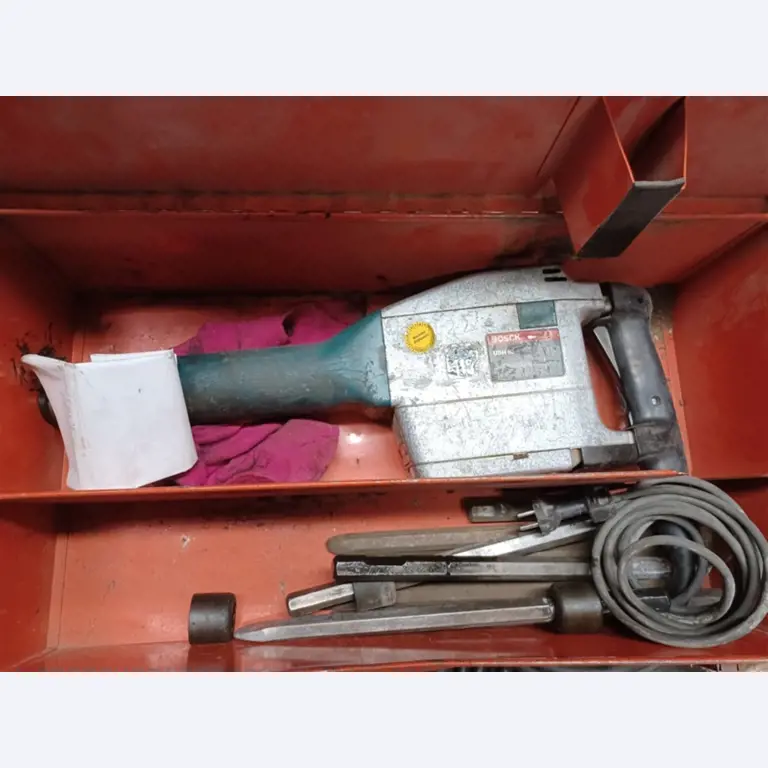 Dobrze utrzymany sprzęt warsztatowy i maszyny dawnej firmy Hülsenbusch Apparatebau-12