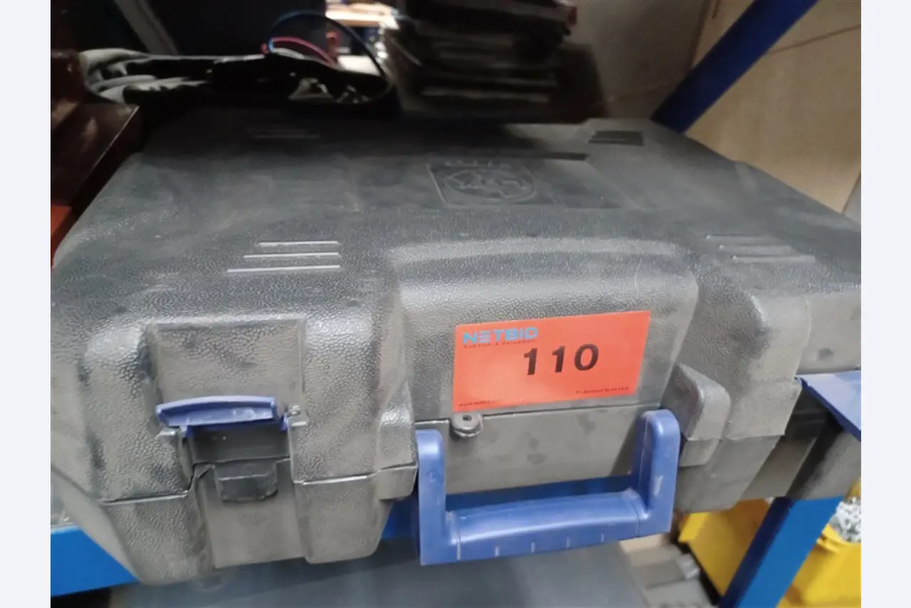 Dobrze utrzymany sprzęt warsztatowy i maszyny dawnej firmy Hülsenbusch Apparatebau-2