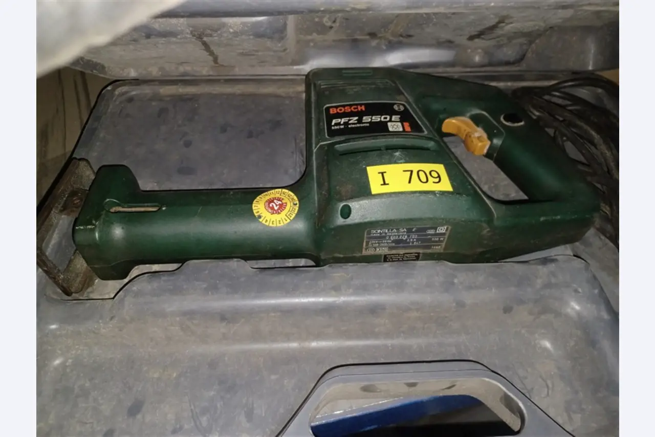 Dobrze utrzymany sprzęt warsztatowy i maszyny dawnej firmy Hülsenbusch Apparatebau-7