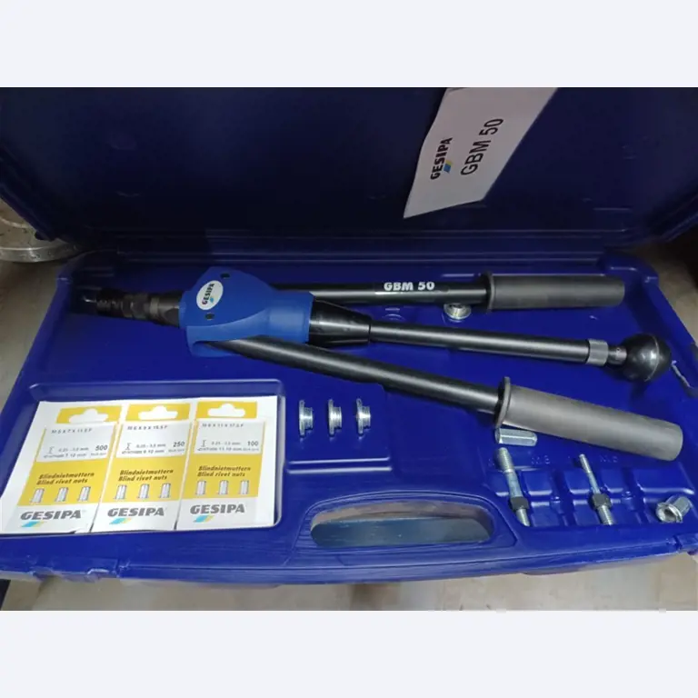 Dobrze utrzymany sprzęt warsztatowy i maszyny dawnej firmy Hülsenbusch Apparatebau-9