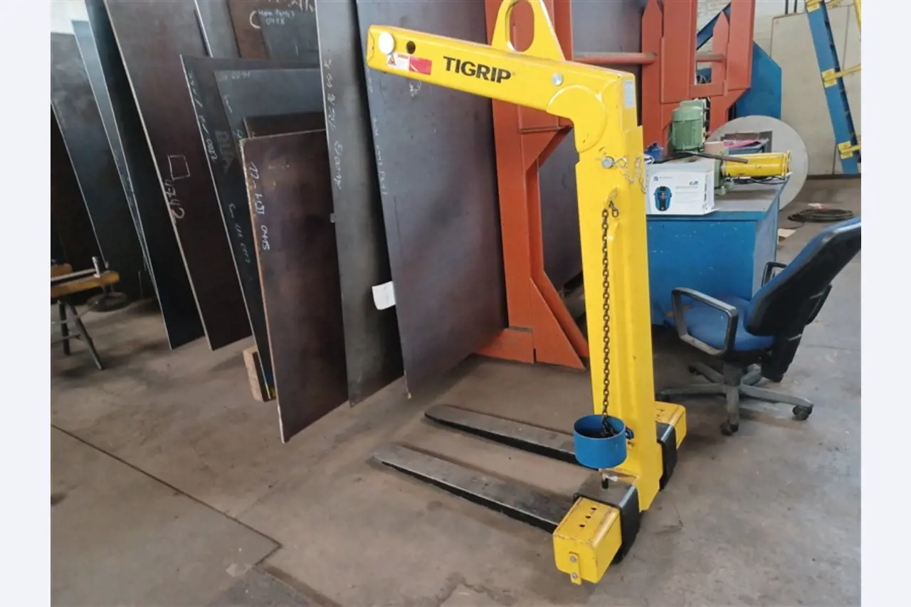 Equipos y máquinas de taller en buen estado de la antigua empresa Hülsenbusch Apparatebau-1