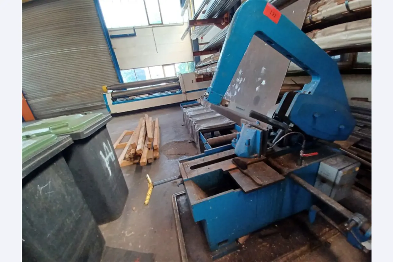 Goed onderhouden werkplaatsapparatuur en machines van het voormalige bedrijf Hülsenbusch Apparatebau-1