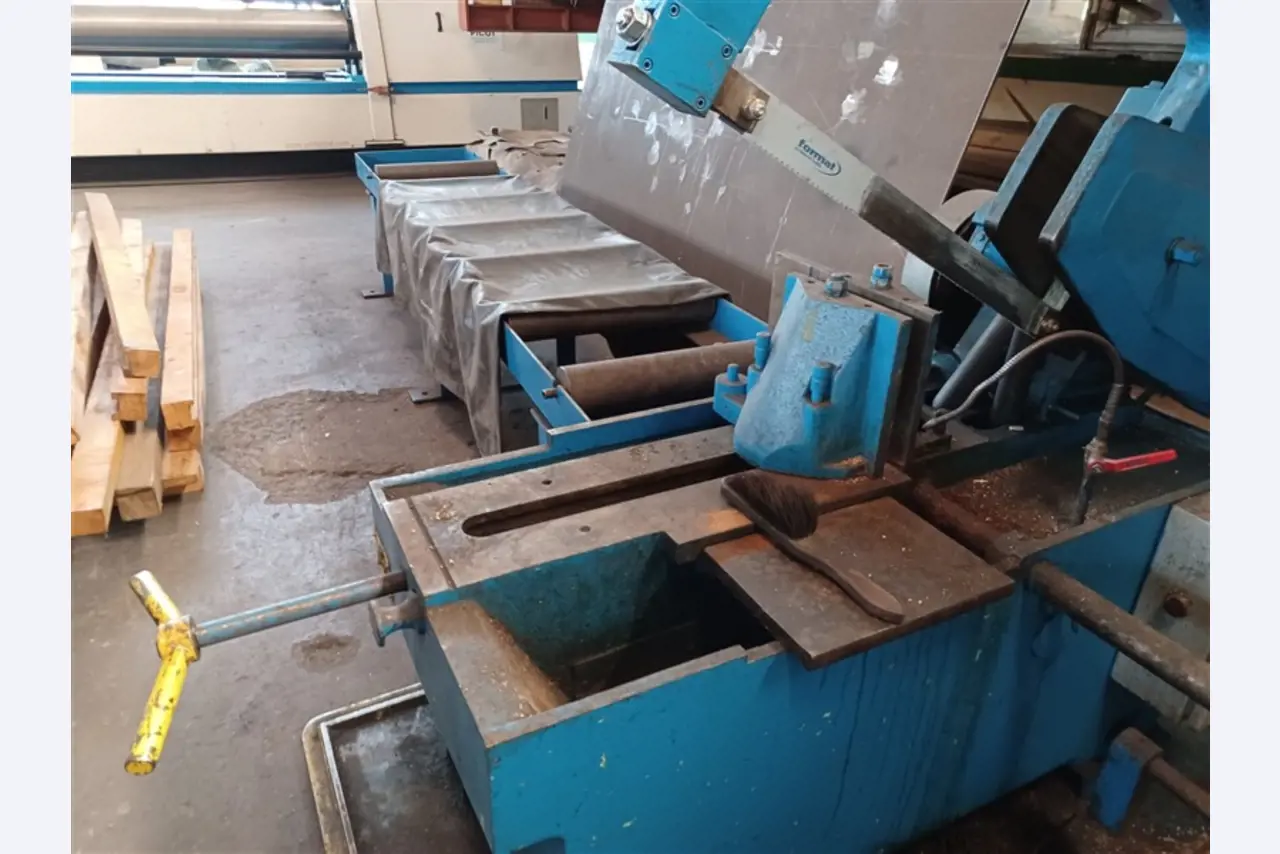 Goed onderhouden werkplaatsapparatuur en machines van het voormalige bedrijf Hülsenbusch Apparatebau-2