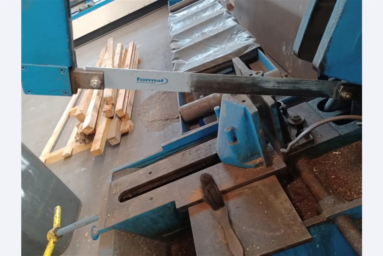 Goed onderhouden werkplaatsapparatuur en machines van het voormalige bedrijf Hülsenbusch Apparatebau-3