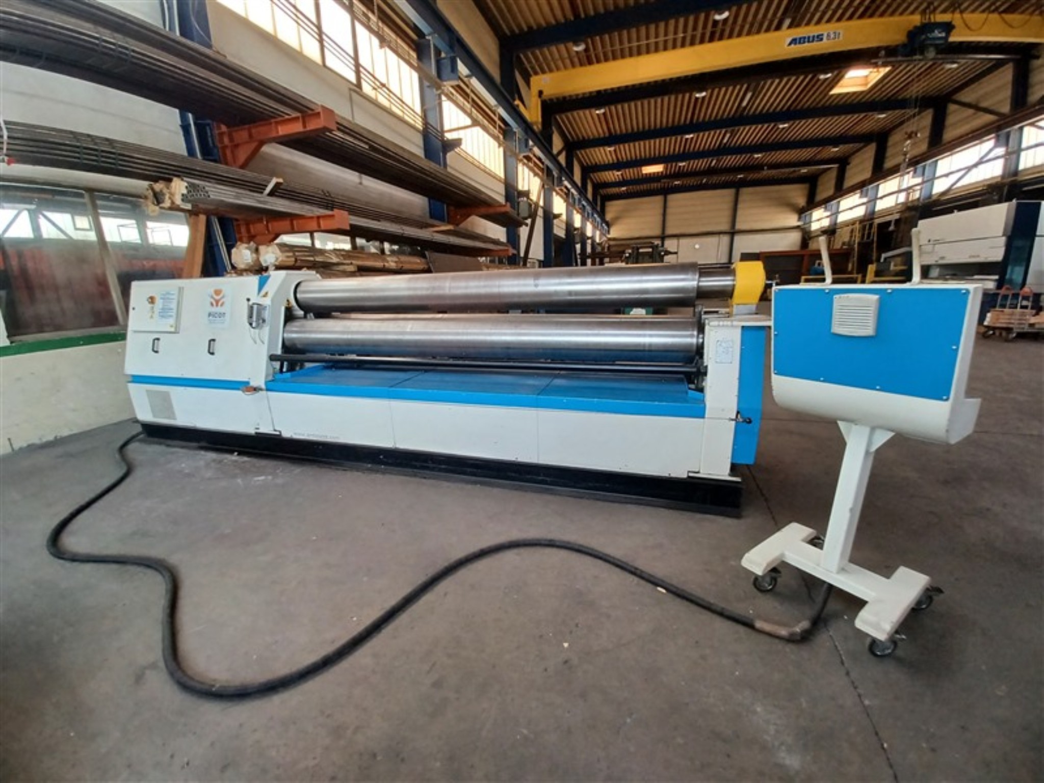 Dobrze utrzymany sprzęt warsztatowy i maszyny dawnej firmy Hülsenbusch Apparatebau-1