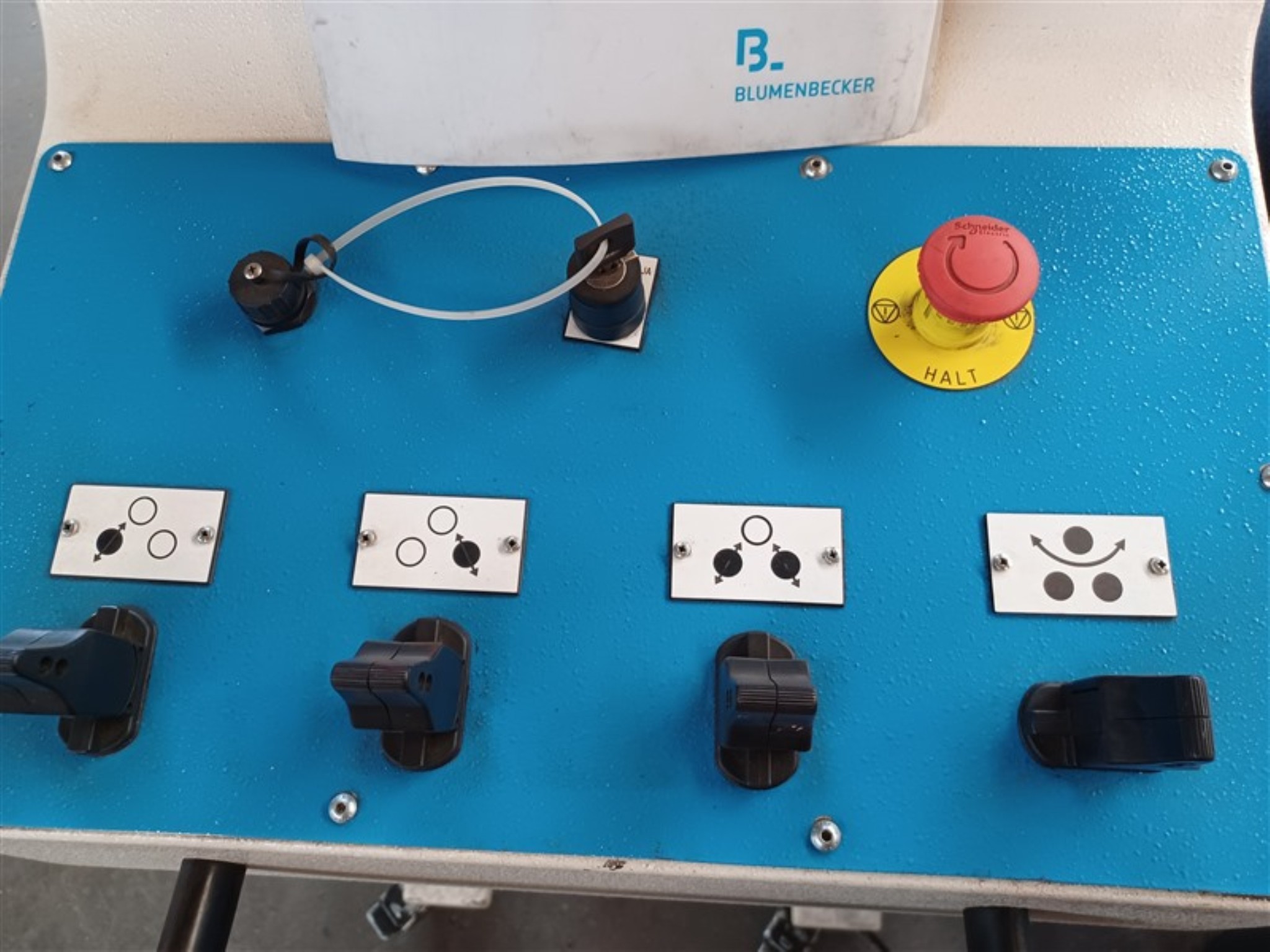 Dobrze utrzymany sprzęt warsztatowy i maszyny dawnej firmy Hülsenbusch Apparatebau-4