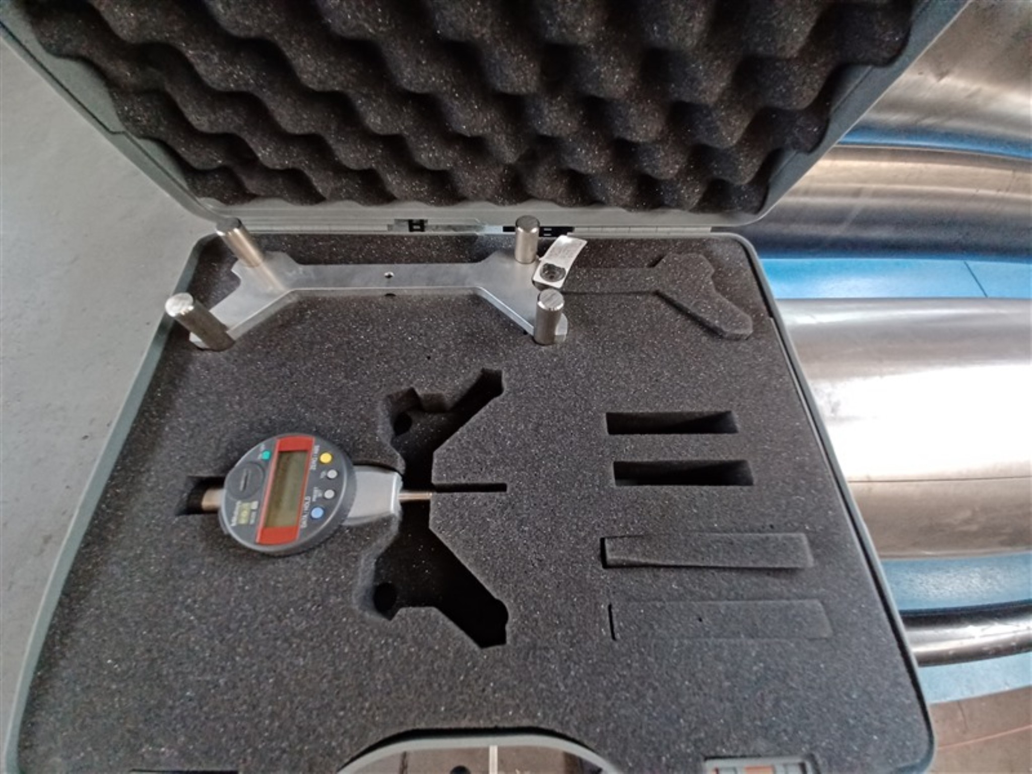 Dobrze utrzymany sprzęt warsztatowy i maszyny dawnej firmy Hülsenbusch Apparatebau-6