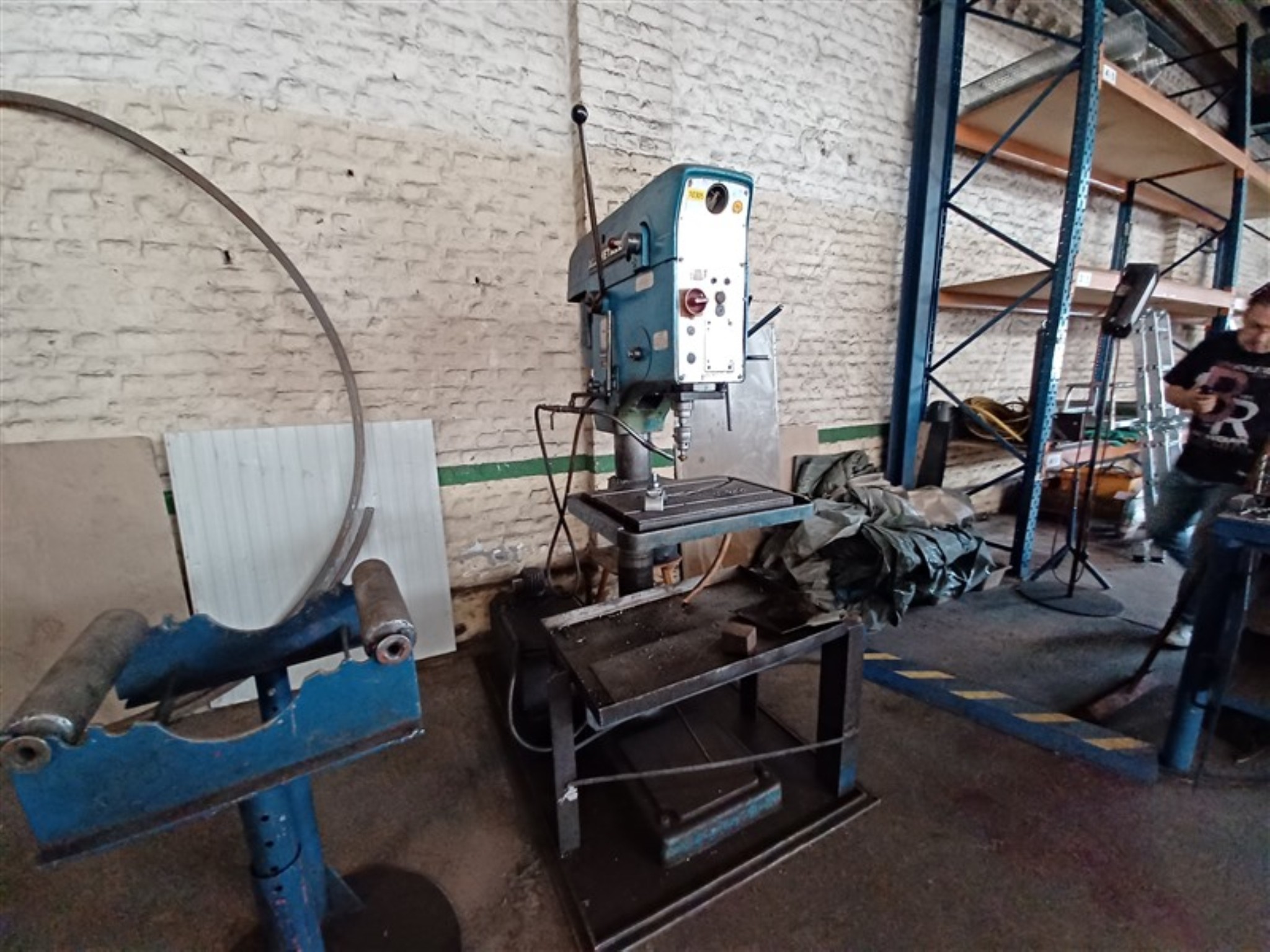 Dobrze utrzymany sprzęt warsztatowy i maszyny dawnej firmy Hülsenbusch Apparatebau-1