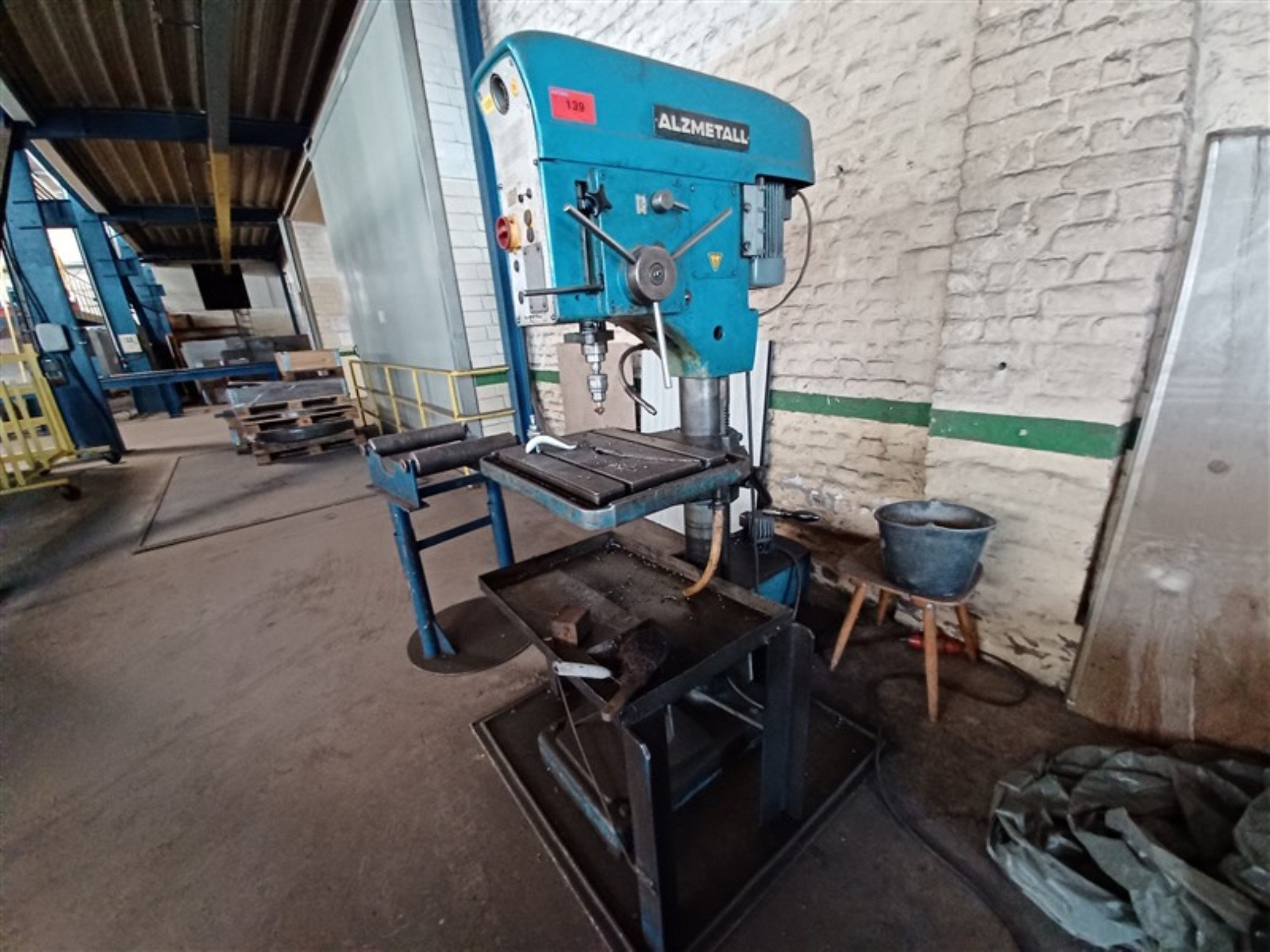 Dobrze utrzymany sprzęt warsztatowy i maszyny dawnej firmy Hülsenbusch Apparatebau-5