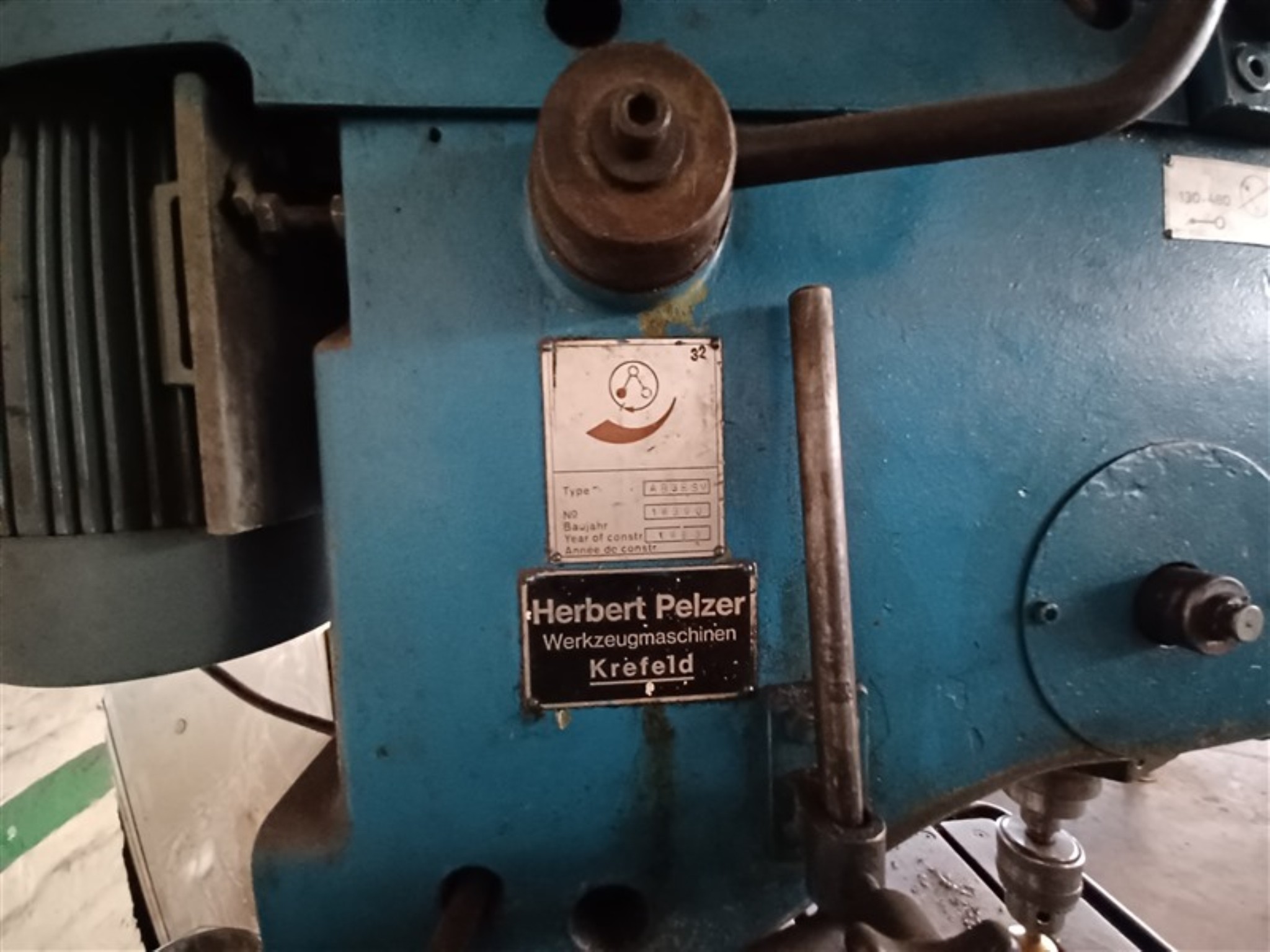Dobrze utrzymany sprzęt warsztatowy i maszyny dawnej firmy Hülsenbusch Apparatebau-6