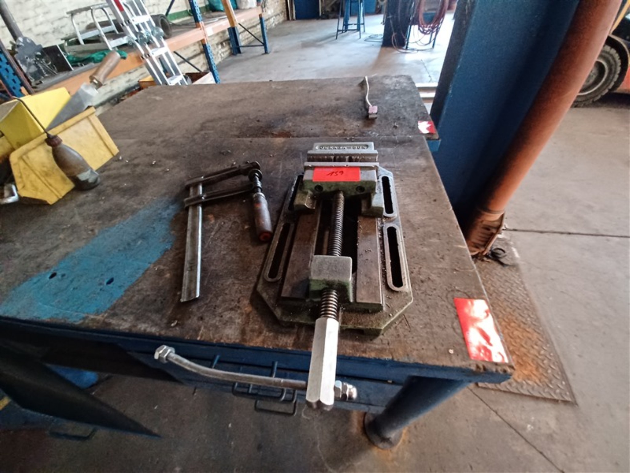 Dobrze utrzymany sprzęt warsztatowy i maszyny dawnej firmy Hülsenbusch Apparatebau-7