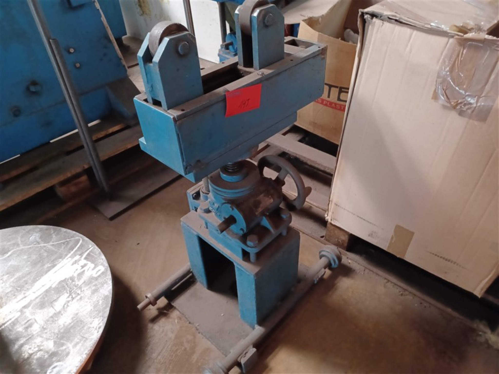 Dobrze utrzymany sprzęt warsztatowy i maszyny dawnej firmy Hülsenbusch Apparatebau-1