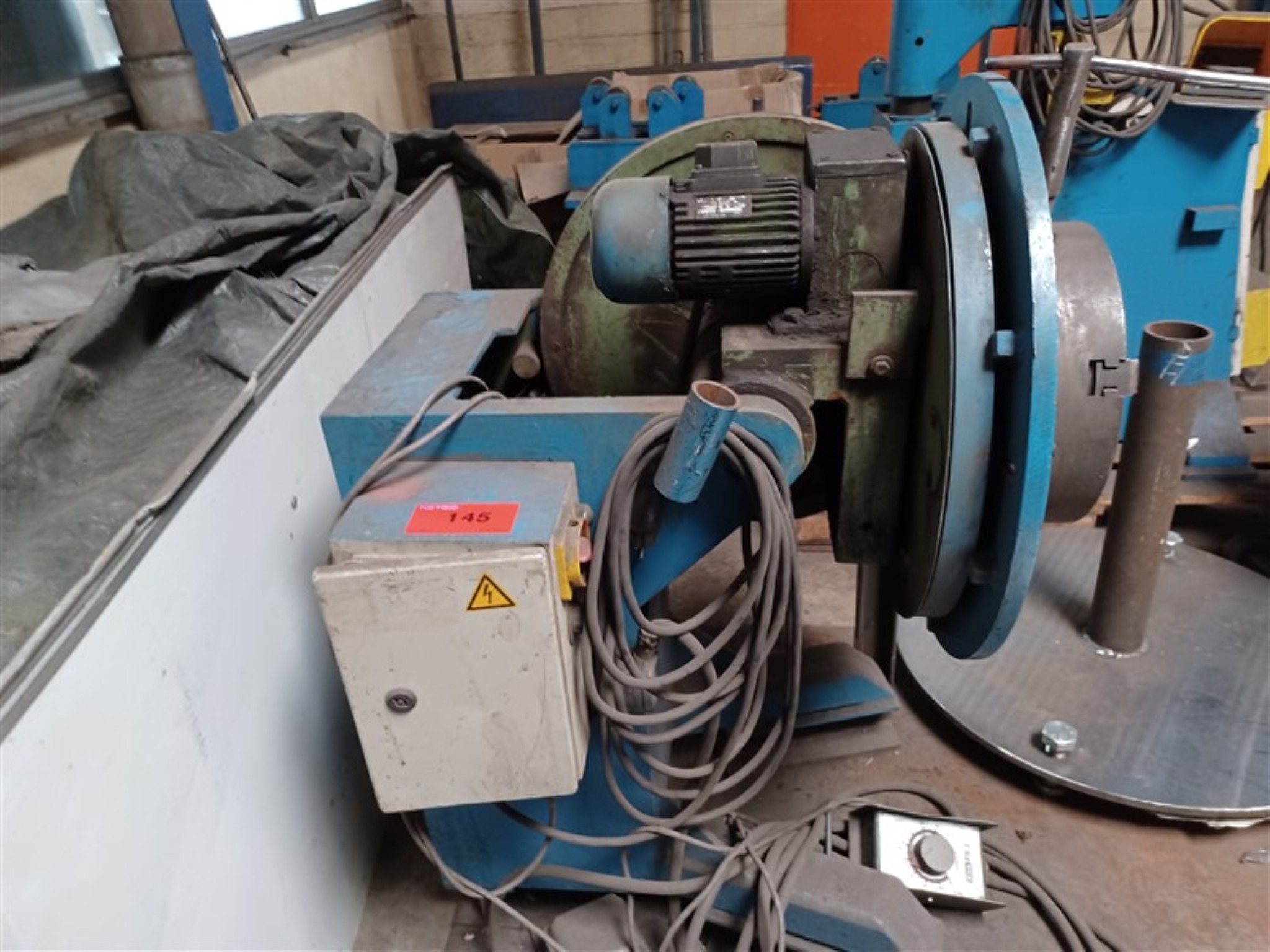 Dobrze utrzymany sprzęt warsztatowy i maszyny dawnej firmy Hülsenbusch Apparatebau-2