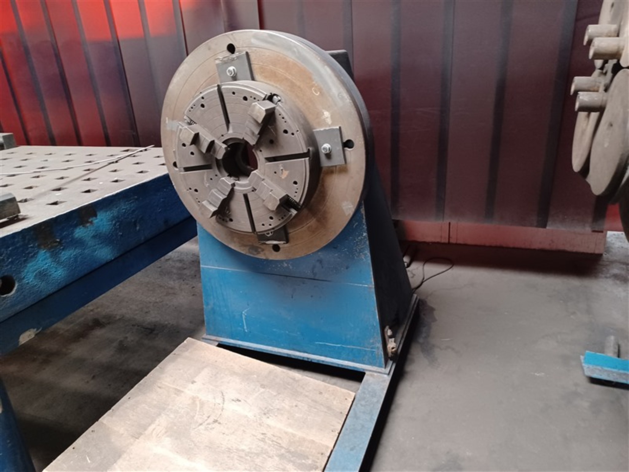 Dobrze utrzymany sprzęt warsztatowy i maszyny dawnej firmy Hülsenbusch Apparatebau-6