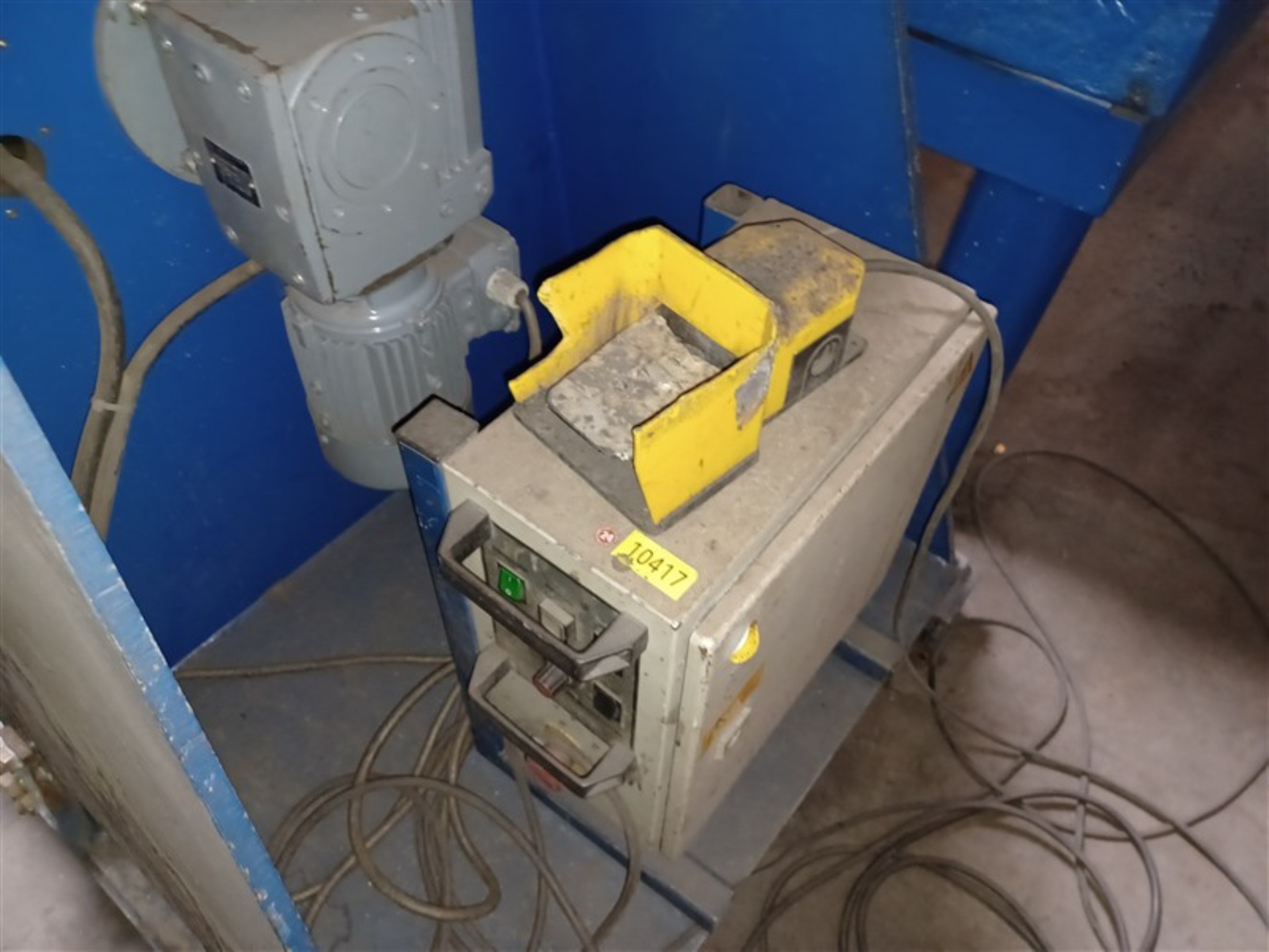 Dobrze utrzymany sprzęt warsztatowy i maszyny dawnej firmy Hülsenbusch Apparatebau-7