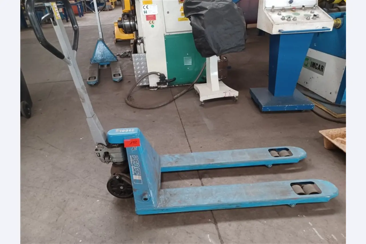 Dobrze utrzymany sprzęt warsztatowy i maszyny dawnej firmy Hülsenbusch Apparatebau-2