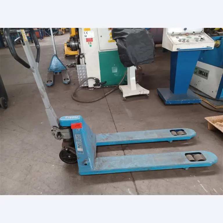 Dobrze utrzymany sprzęt warsztatowy i maszyny dawnej firmy Hülsenbusch Apparatebau-2