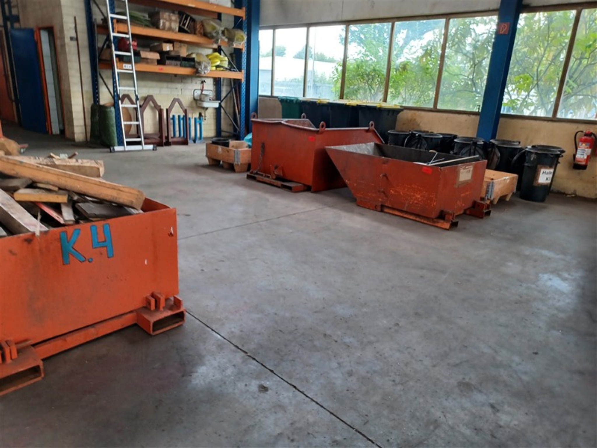 Dobrze utrzymany sprzęt warsztatowy i maszyny dawnej firmy Hülsenbusch Apparatebau-1