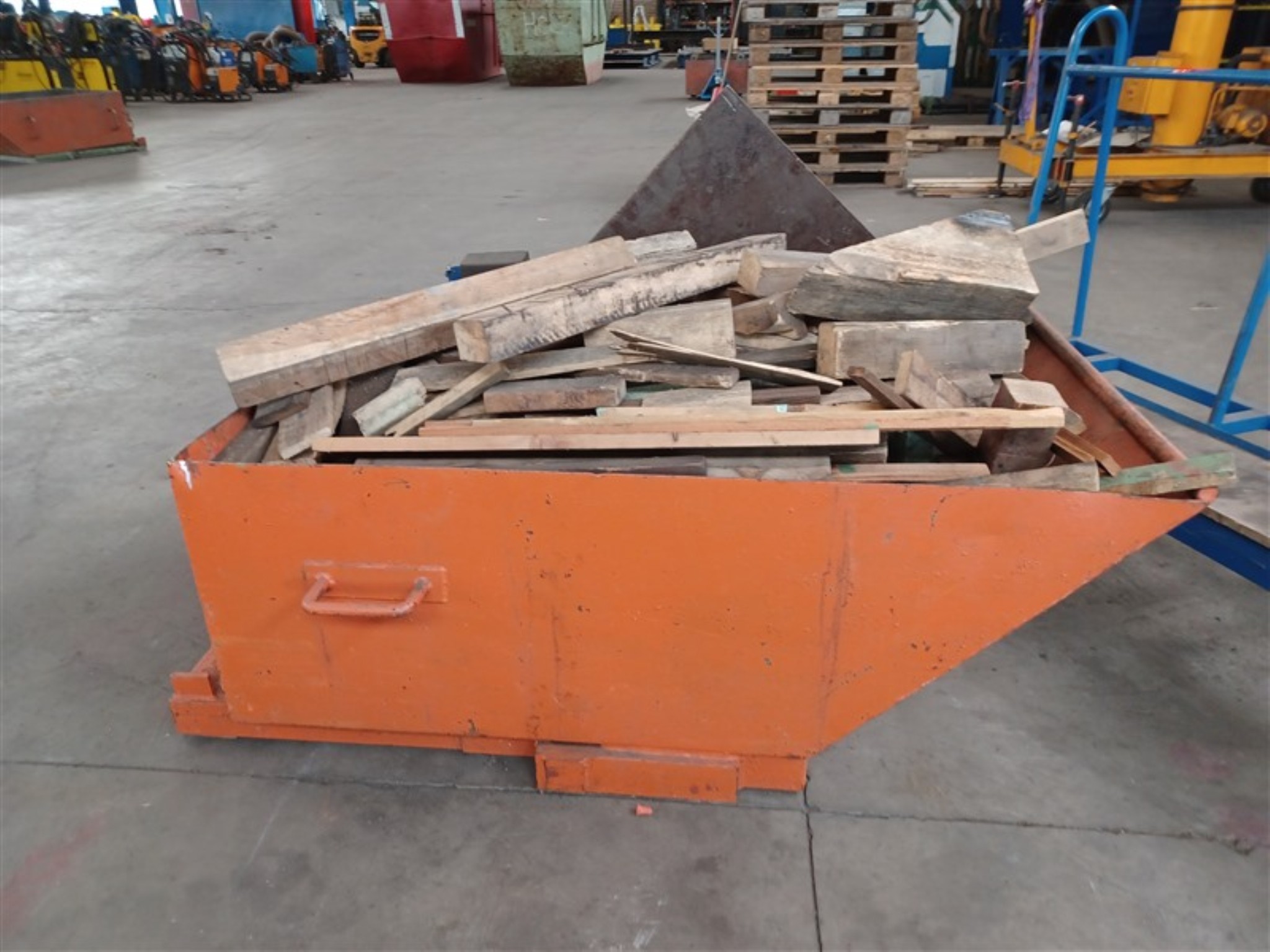 Dobrze utrzymany sprzęt warsztatowy i maszyny dawnej firmy Hülsenbusch Apparatebau-7