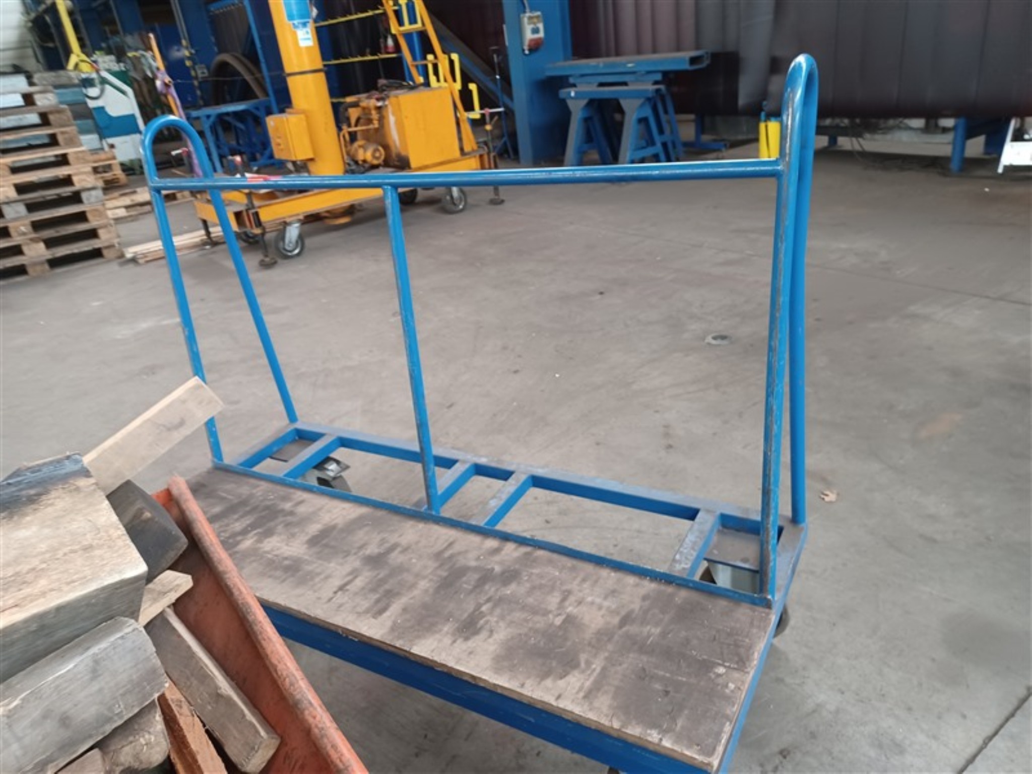 Dobrze utrzymany sprzęt warsztatowy i maszyny dawnej firmy Hülsenbusch Apparatebau-8