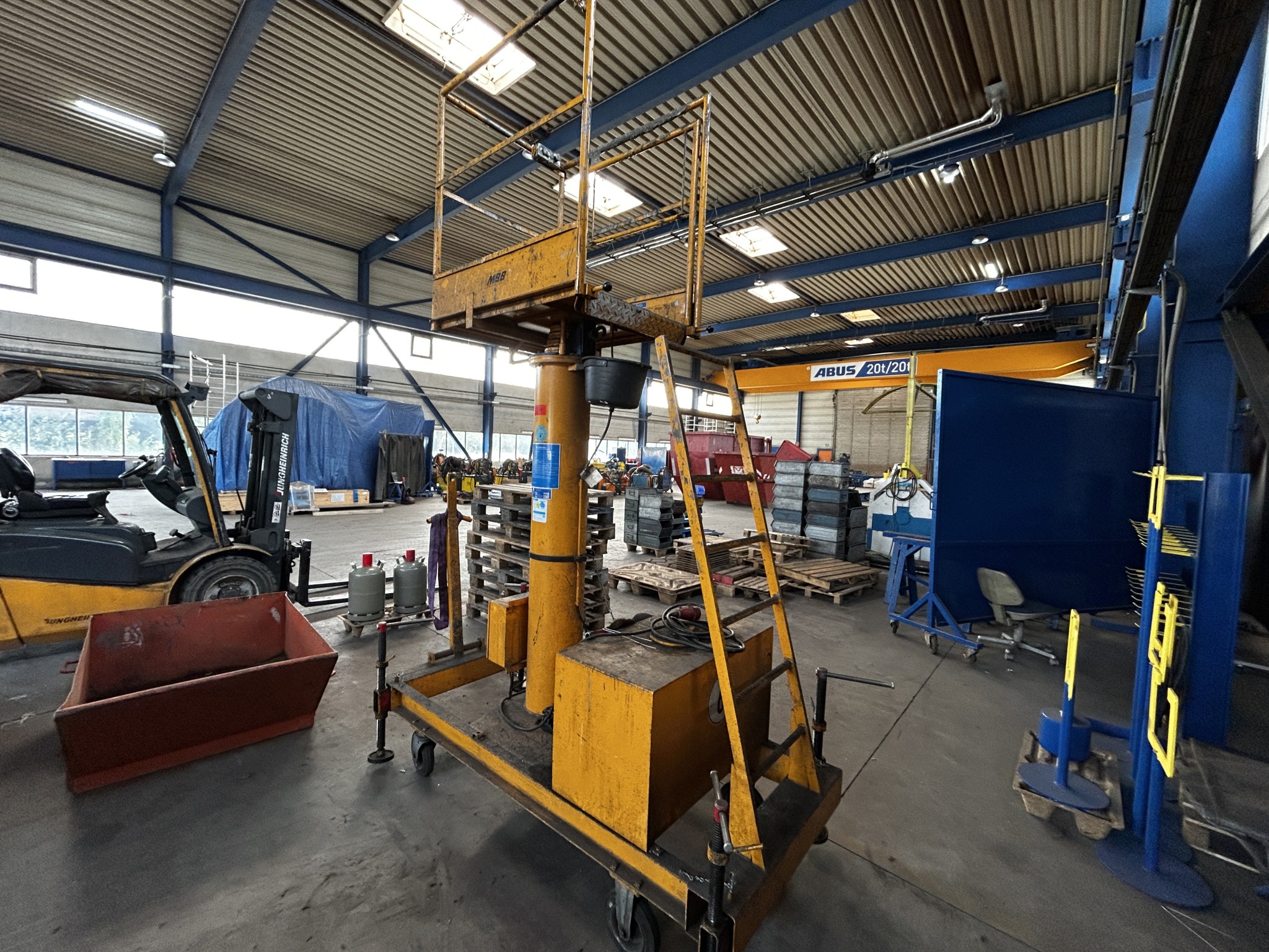 Equipos y máquinas de taller en buen estado de la antigua empresa Hülsenbusch Apparatebau-4