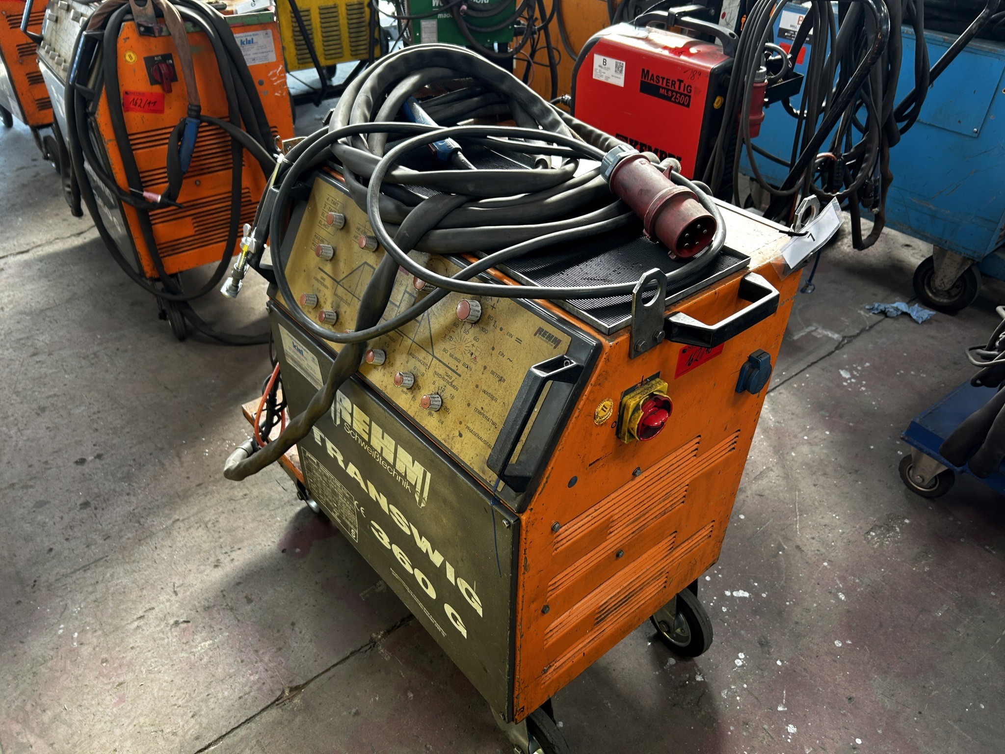 Dobrze utrzymany sprzęt warsztatowy i maszyny dawnej firmy Hülsenbusch Apparatebau-1