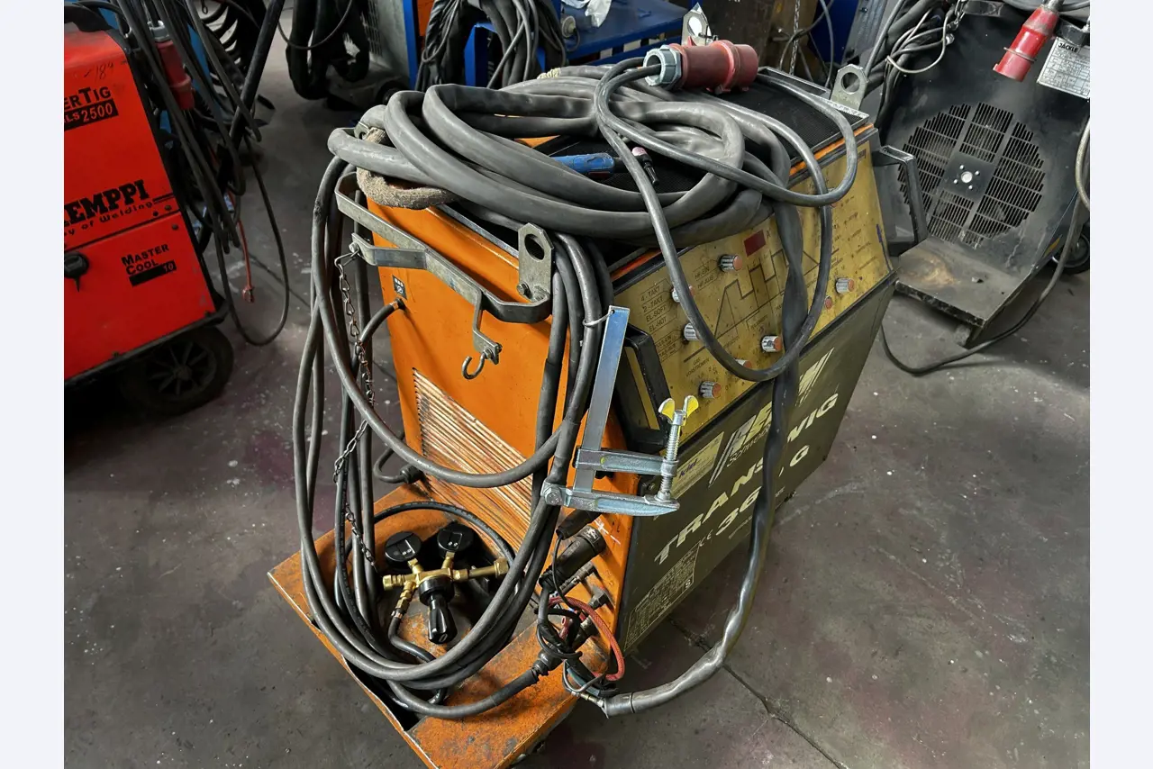 Dobrze utrzymany sprzęt warsztatowy i maszyny dawnej firmy Hülsenbusch Apparatebau-4