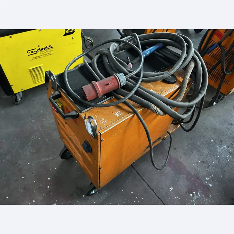 Dobrze utrzymany sprzęt warsztatowy i maszyny dawnej firmy Hülsenbusch Apparatebau-6